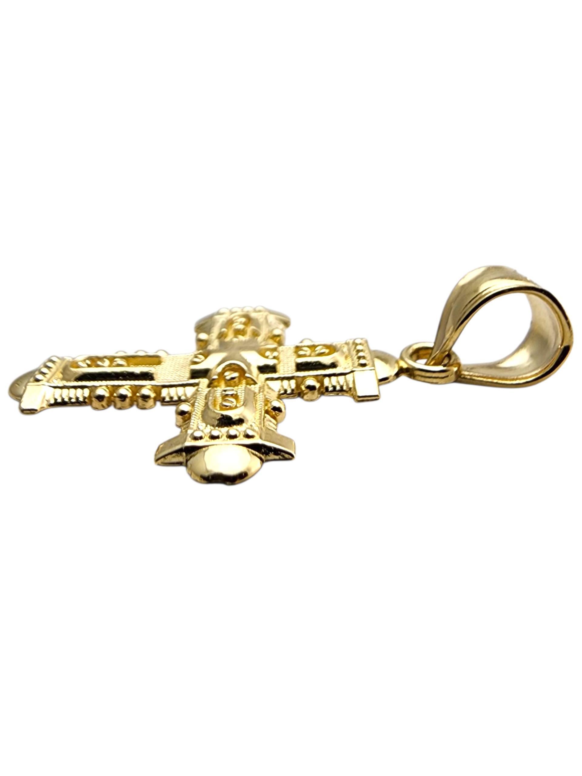 Pendentif croix en or jaune 14 carats #23696 en vente 3