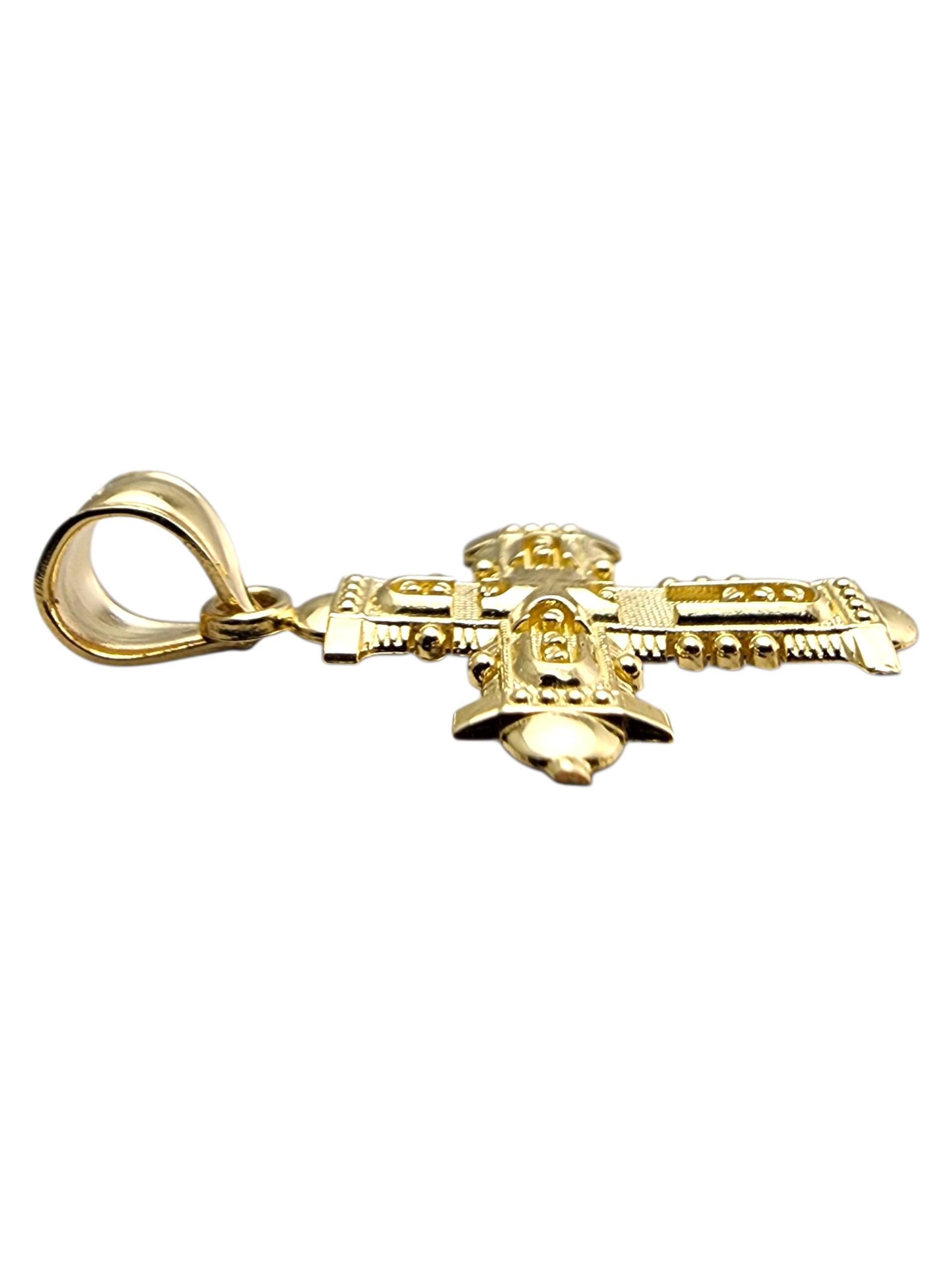 Pendentif croix en or jaune 14 carats #23696 en vente 4