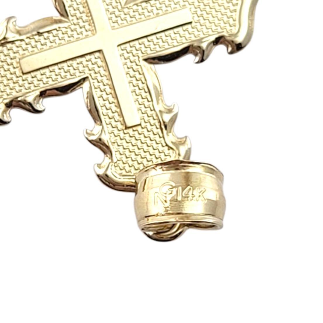 14 Karat Gelbgold Kreuz-Anhänger „Trust the Lord“ #21508 im Zustand „Gut“ im Angebot in Washington Depot, CT