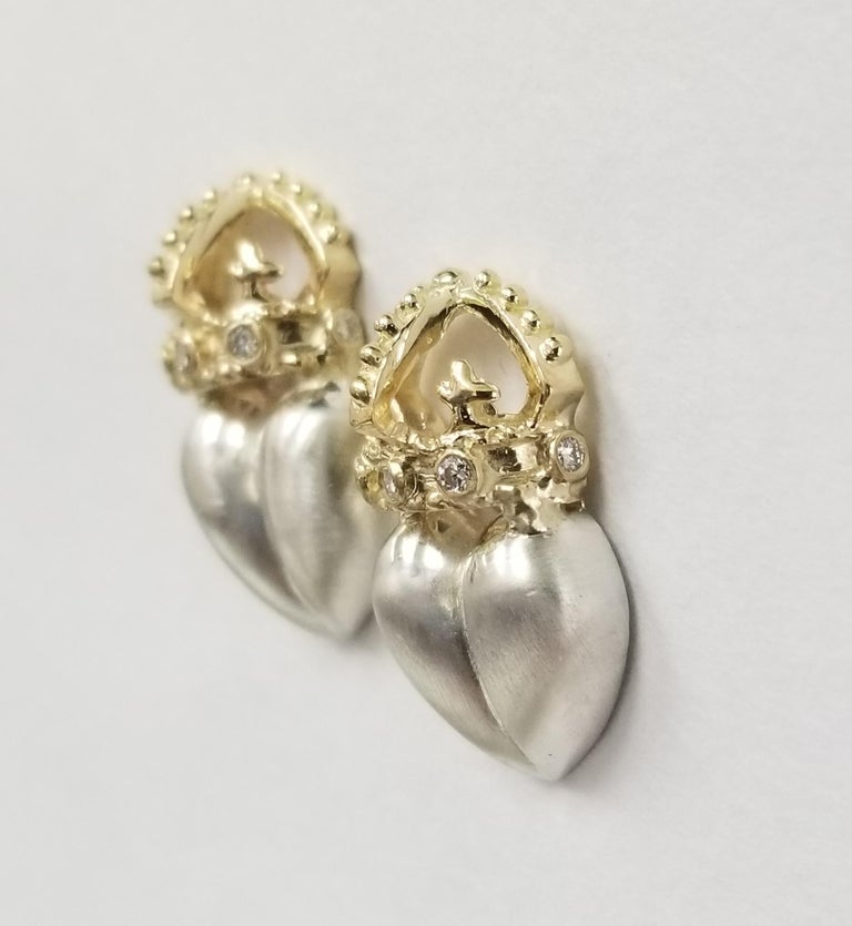 Artisan 14 Karat Yellow Gold Crown with Diamonds and Silver Brushed Hearts Earrings For Sale