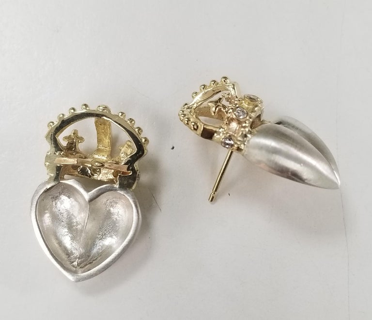 Round Cut 14 Karat Yellow Gold Crown with Diamonds and Silver Brushed Hearts Earrings For Sale