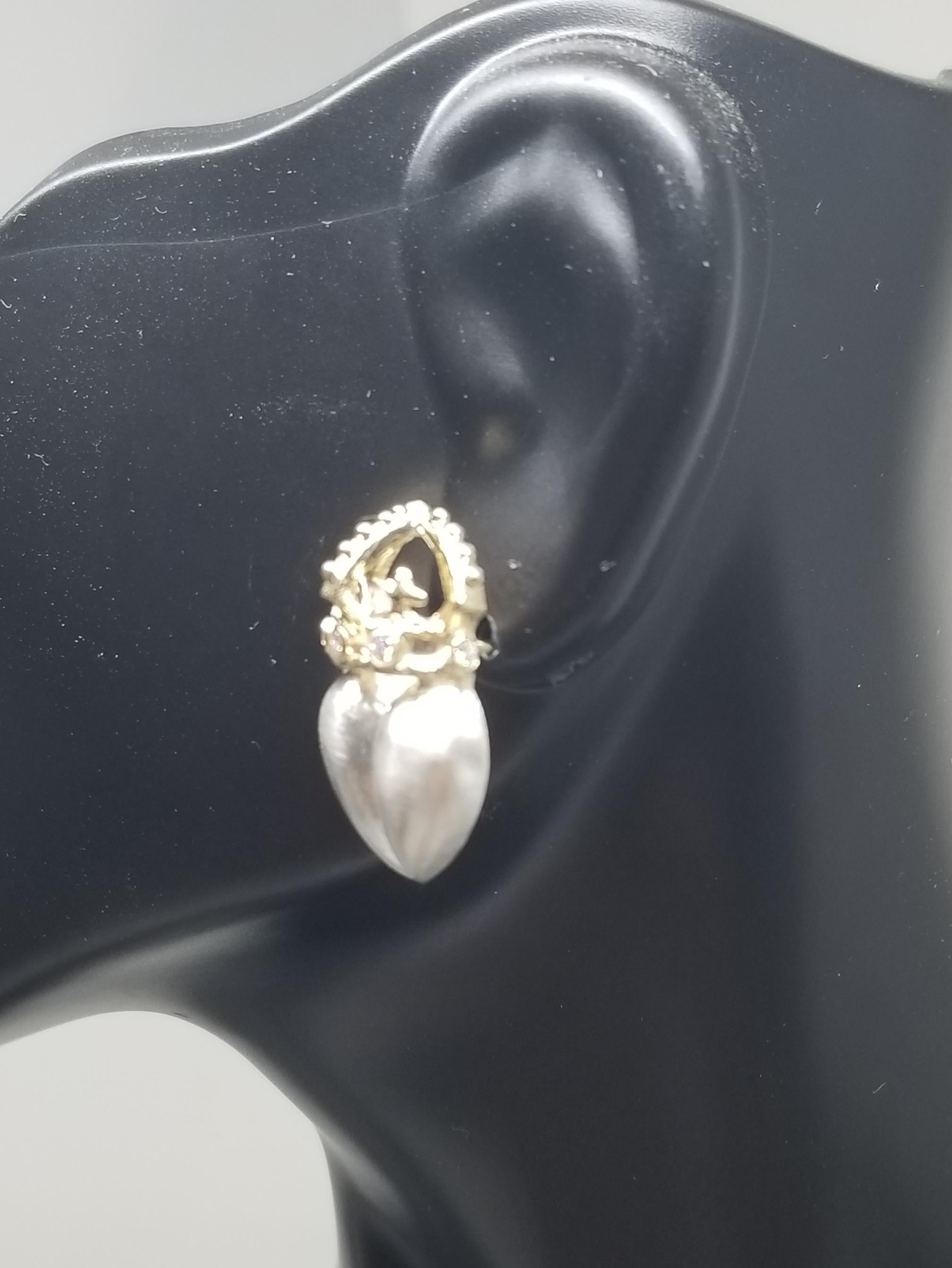 Femenino o masculino Pendientes Corona de Oro Amarillo de 14 Kilates con Diamantes y Corazones Cepillados de Plata en venta