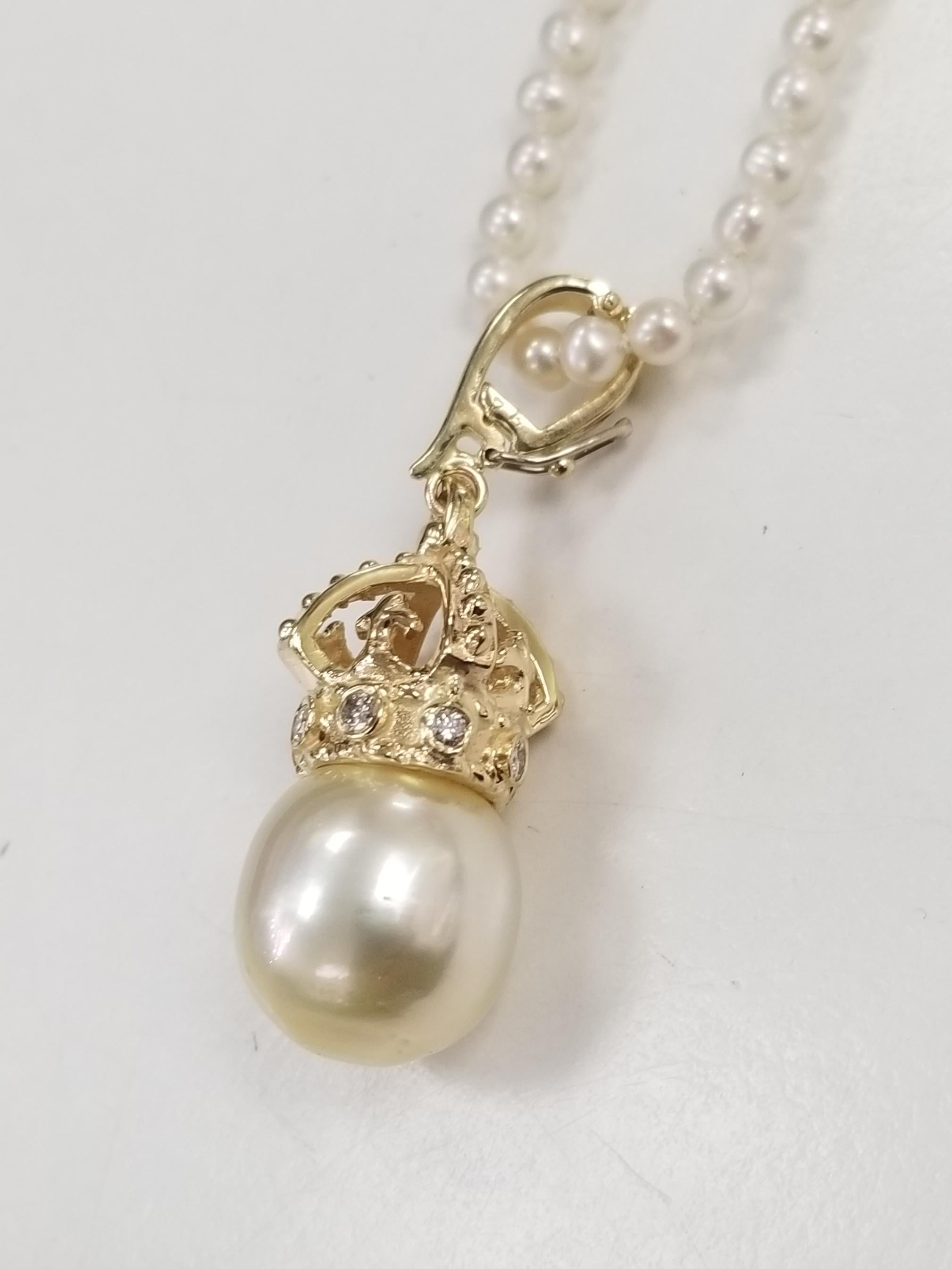 Round Cut 14 Karat Yellow Gold Crown with Diamonds and South Sea Pearl Enhancer For Sale