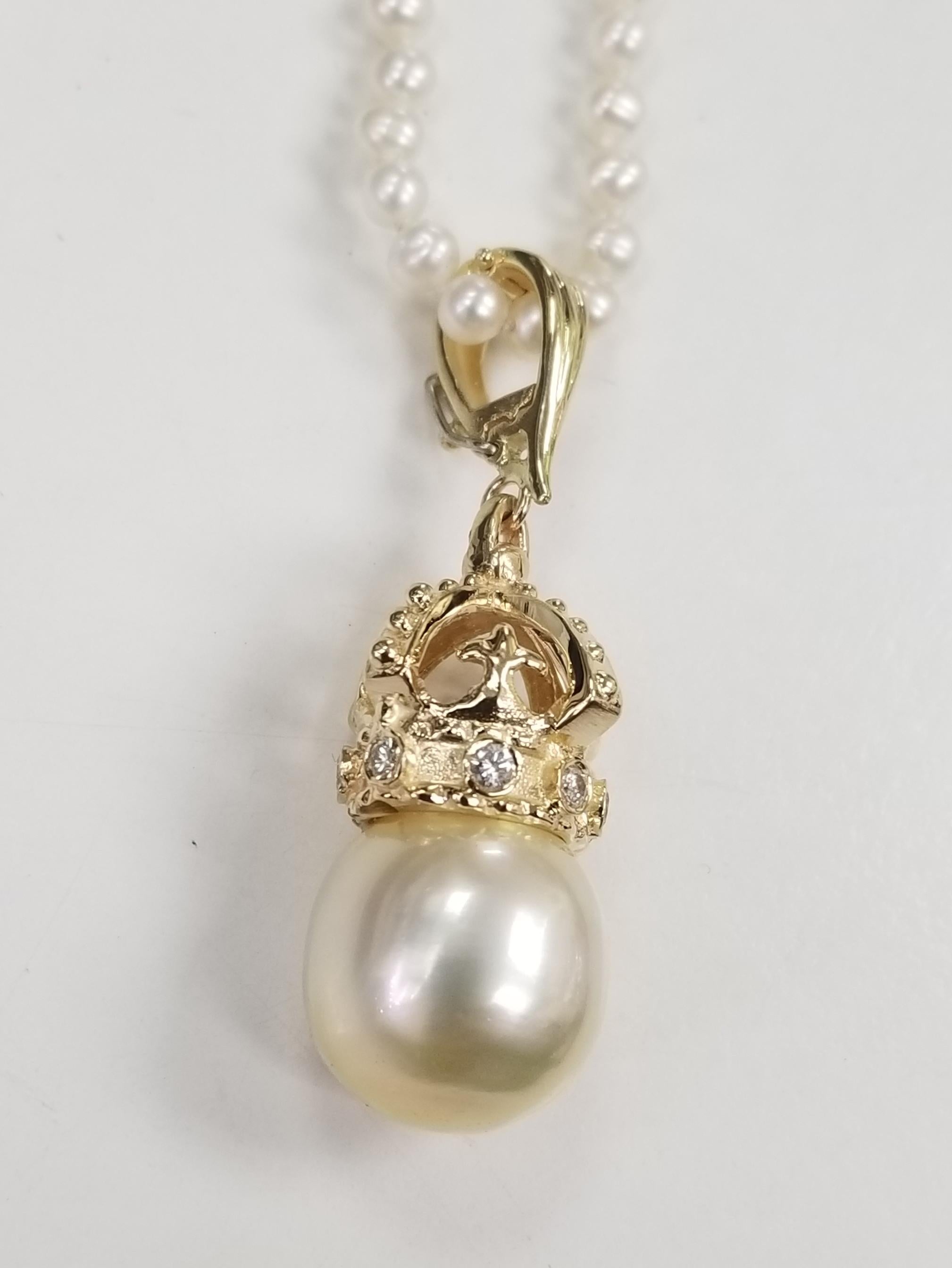 14 Karat Yellow Gold Crown with Diamonds and South Sea Pearl Enhancer In New Condition For Sale In Los Angeles, CA