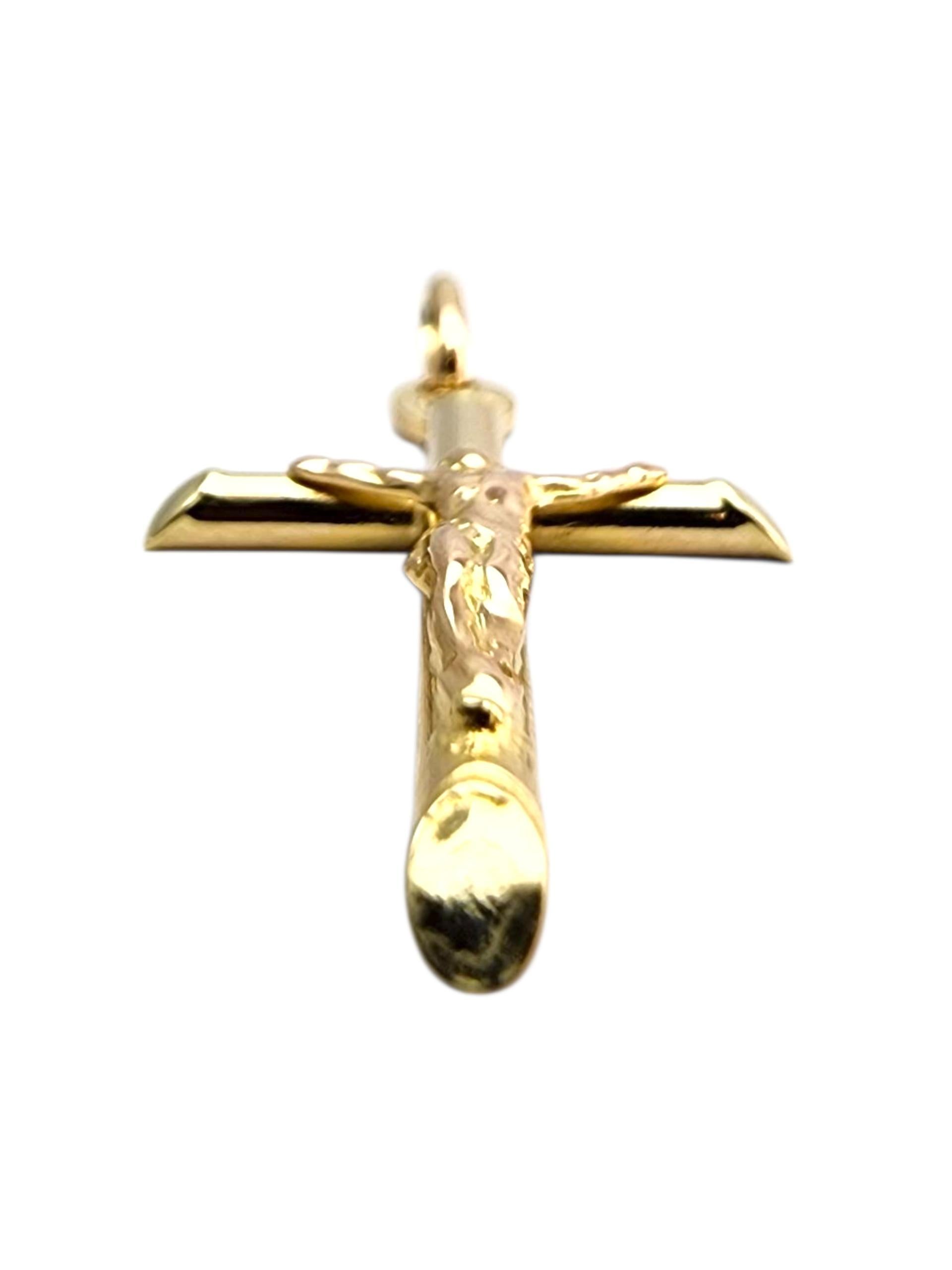 Breloque Crucifix en or jaune 14 carats #23670 Bon état - En vente à Washington Depot, CT