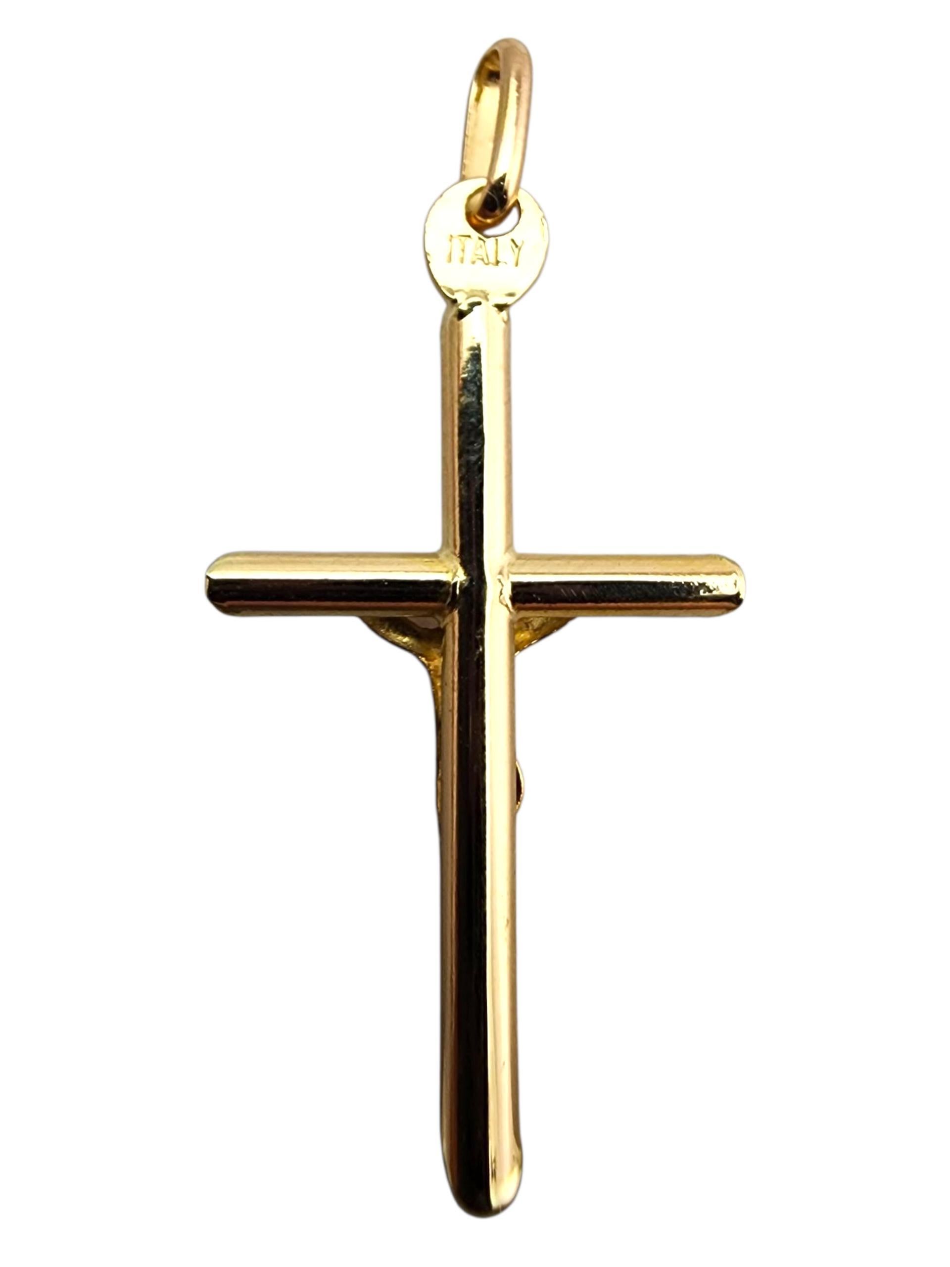 Breloque Crucifix en or jaune 14 carats #23670 en vente 4