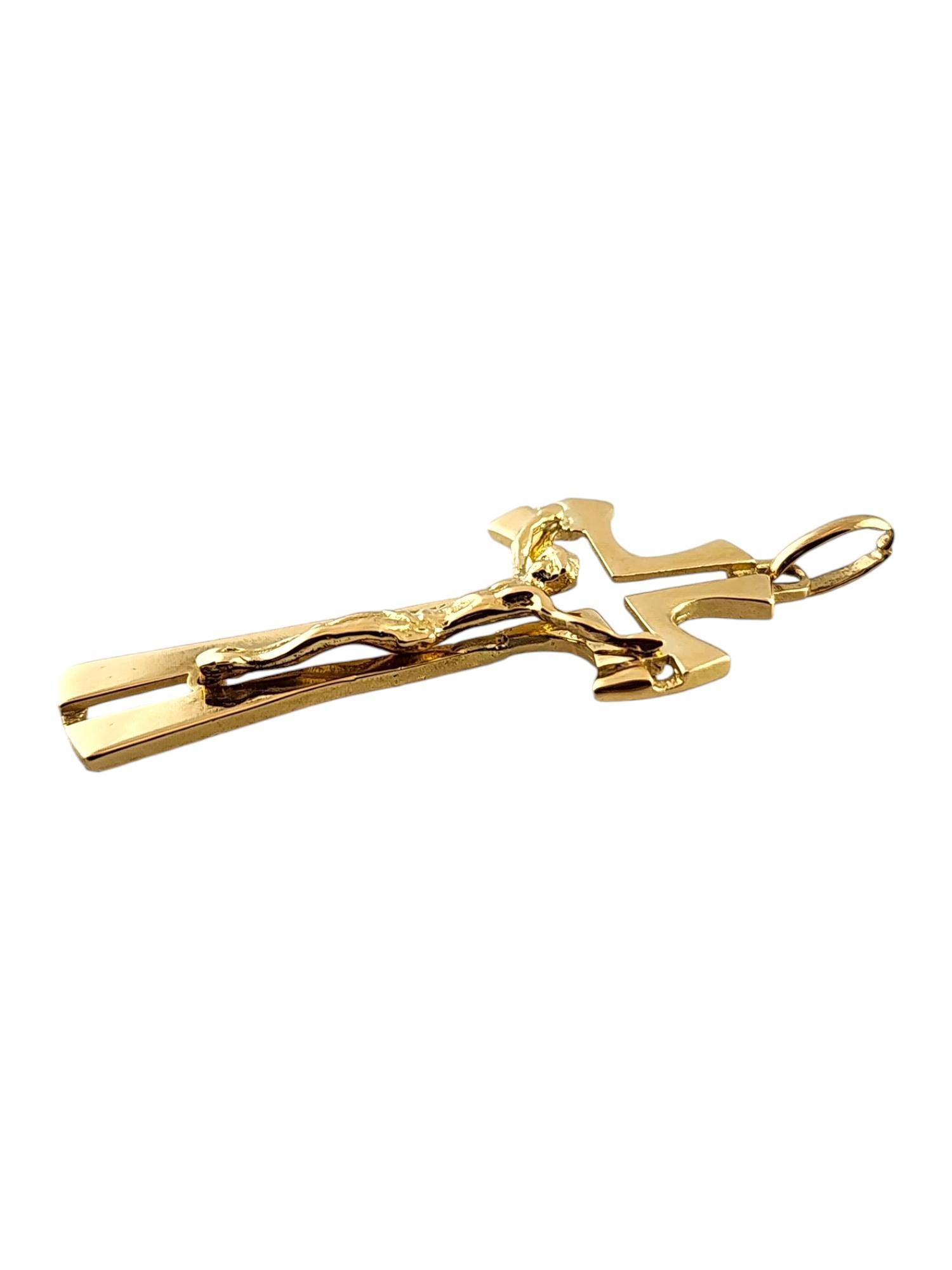 14 Karat Yellow Gold Crucifix Pendant #18539

This gorgeous crucifix pendant was meticulously crafted from 14K yellow gold with beautiful detailing!

Size: 36mm X 16.6mm X 3.2mm

Weight: 1.9 dwt/ 3.0 g

Hallmark: 585

Very good condition,