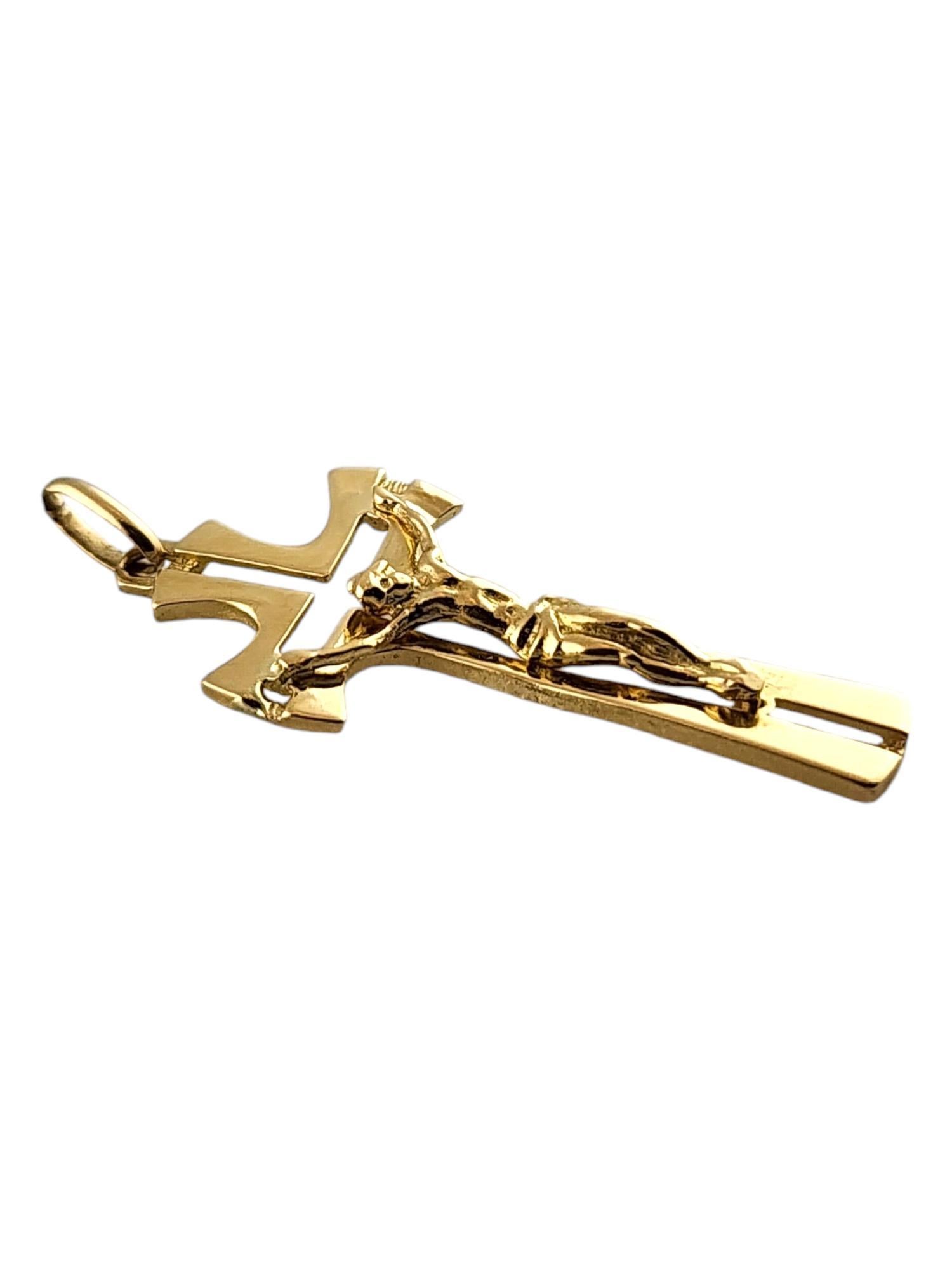 14 Karat Yellow Gold Crucifix Pendant #18539 In Good Condition For Sale In Washington Depot, CT