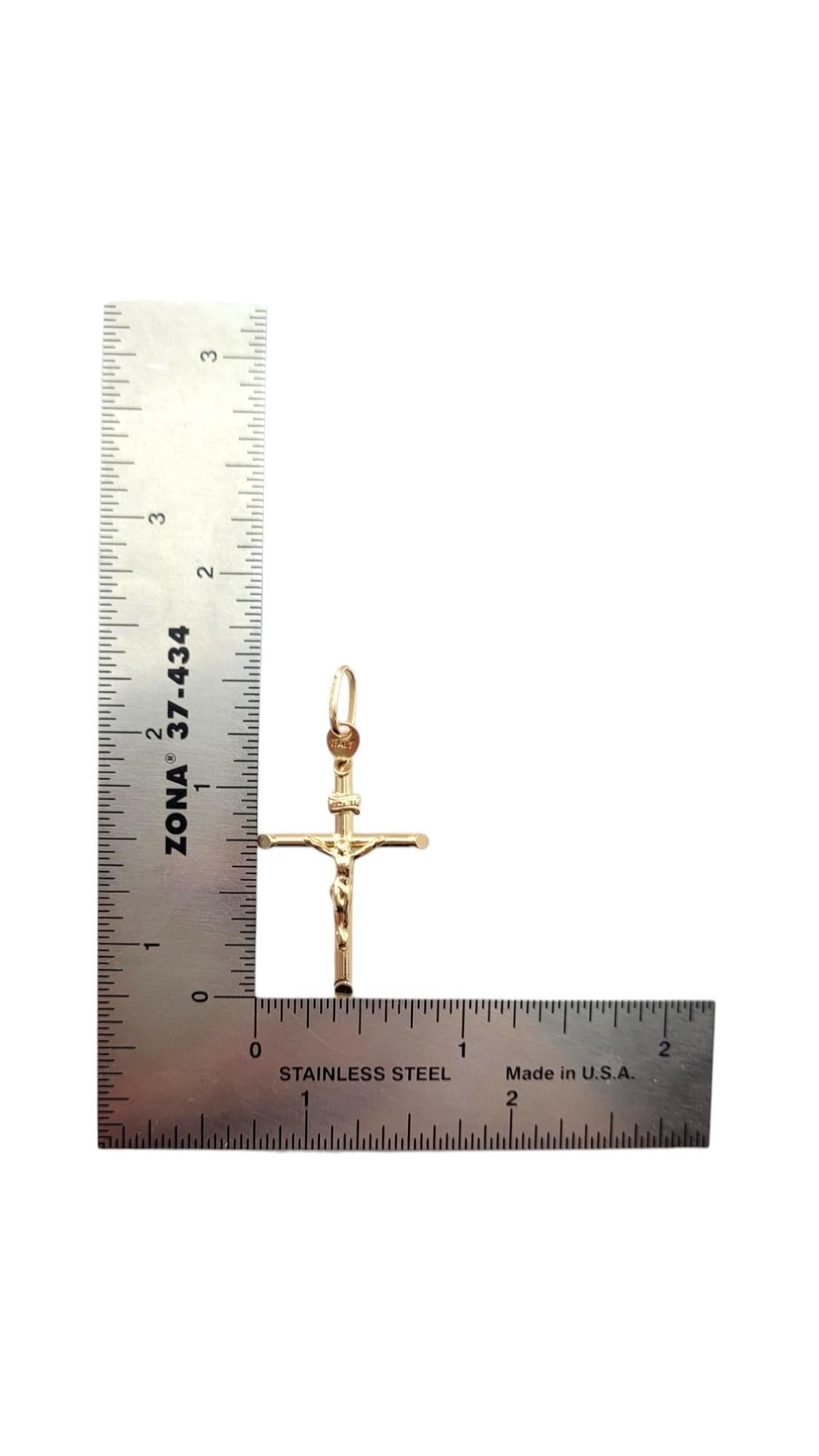 Pendentif Crucifix #20903 en or jaune 14 carats en vente 7
