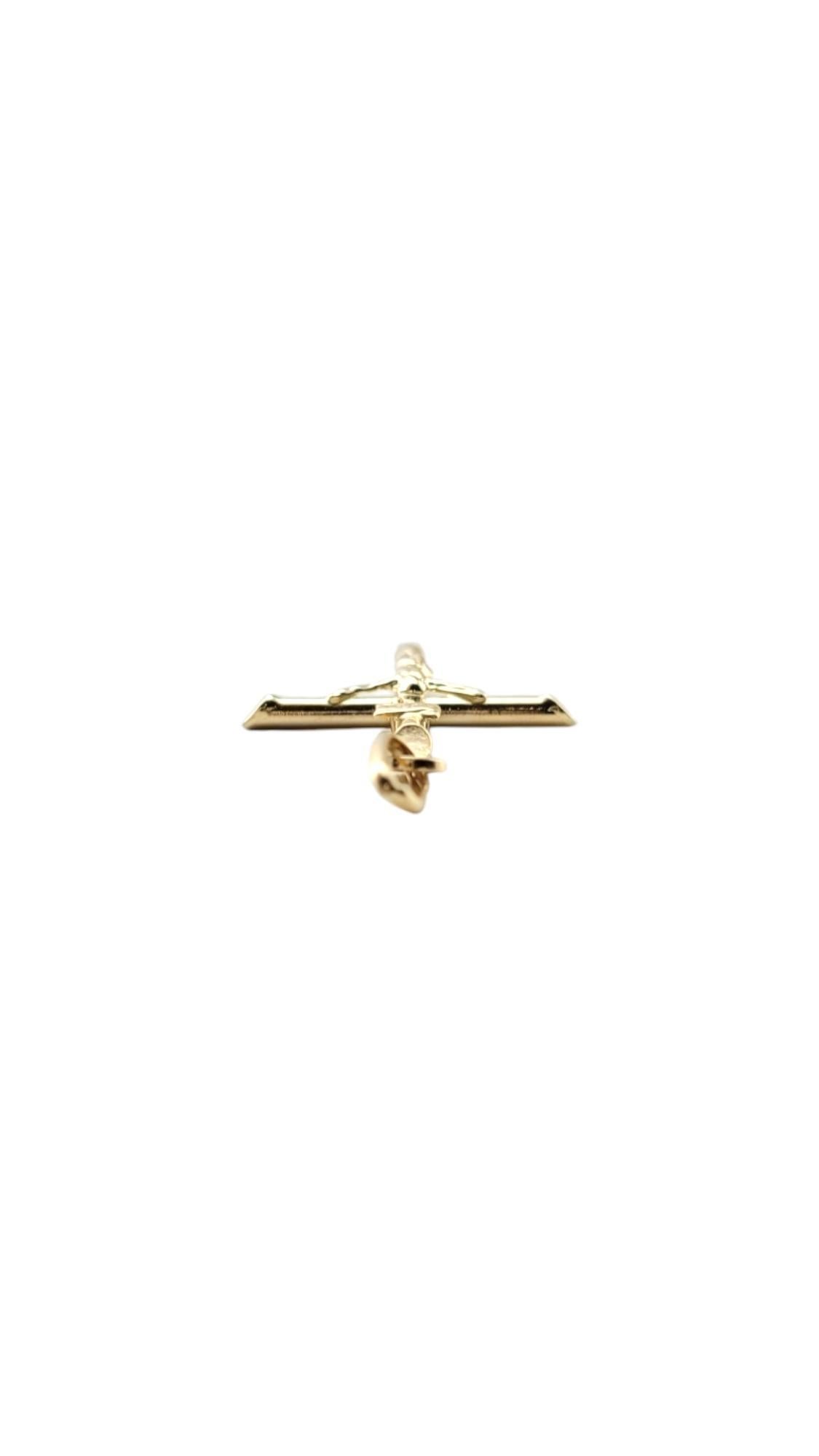 Pendentif Crucifix #20903 en or jaune 14 carats en vente 1