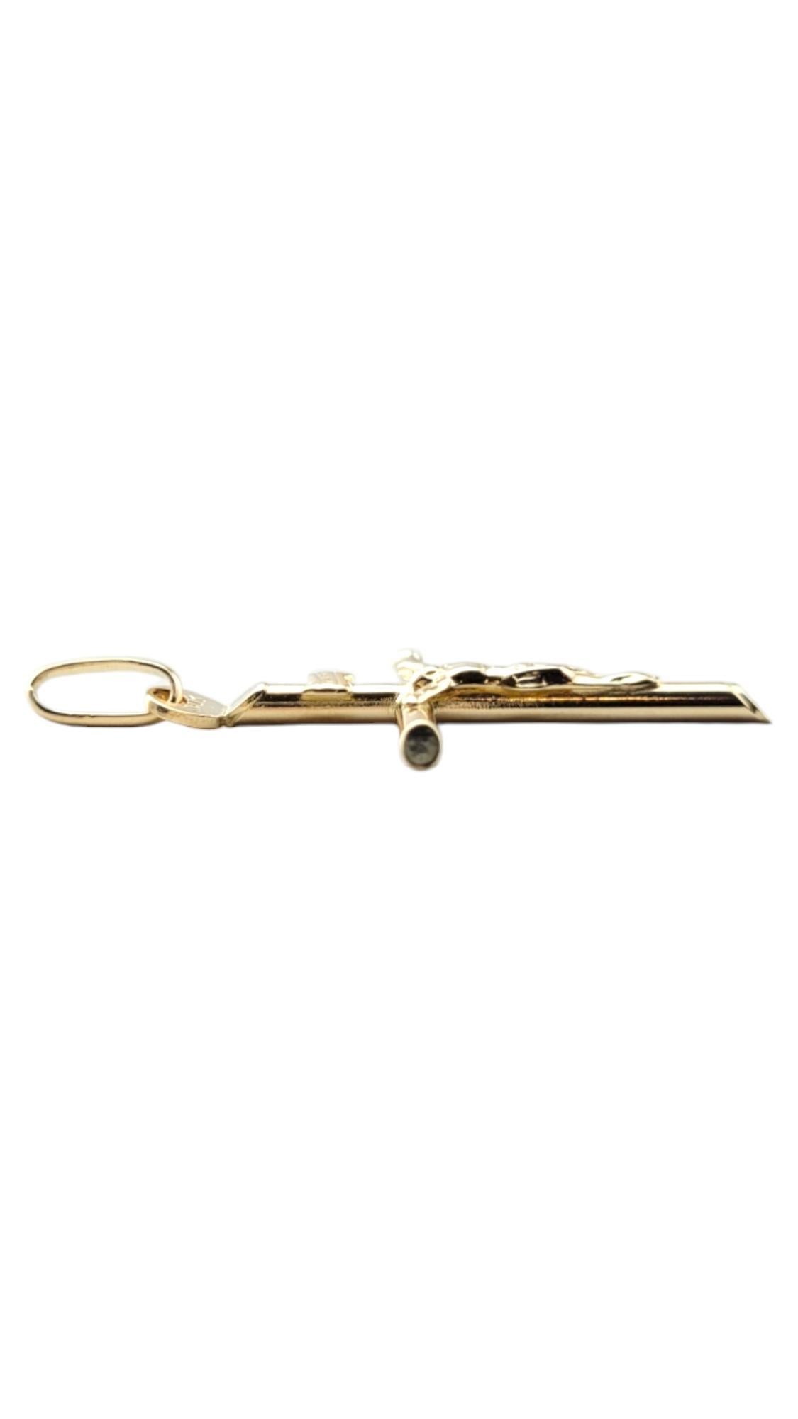 Pendentif Crucifix #20903 en or jaune 14 carats en vente 2