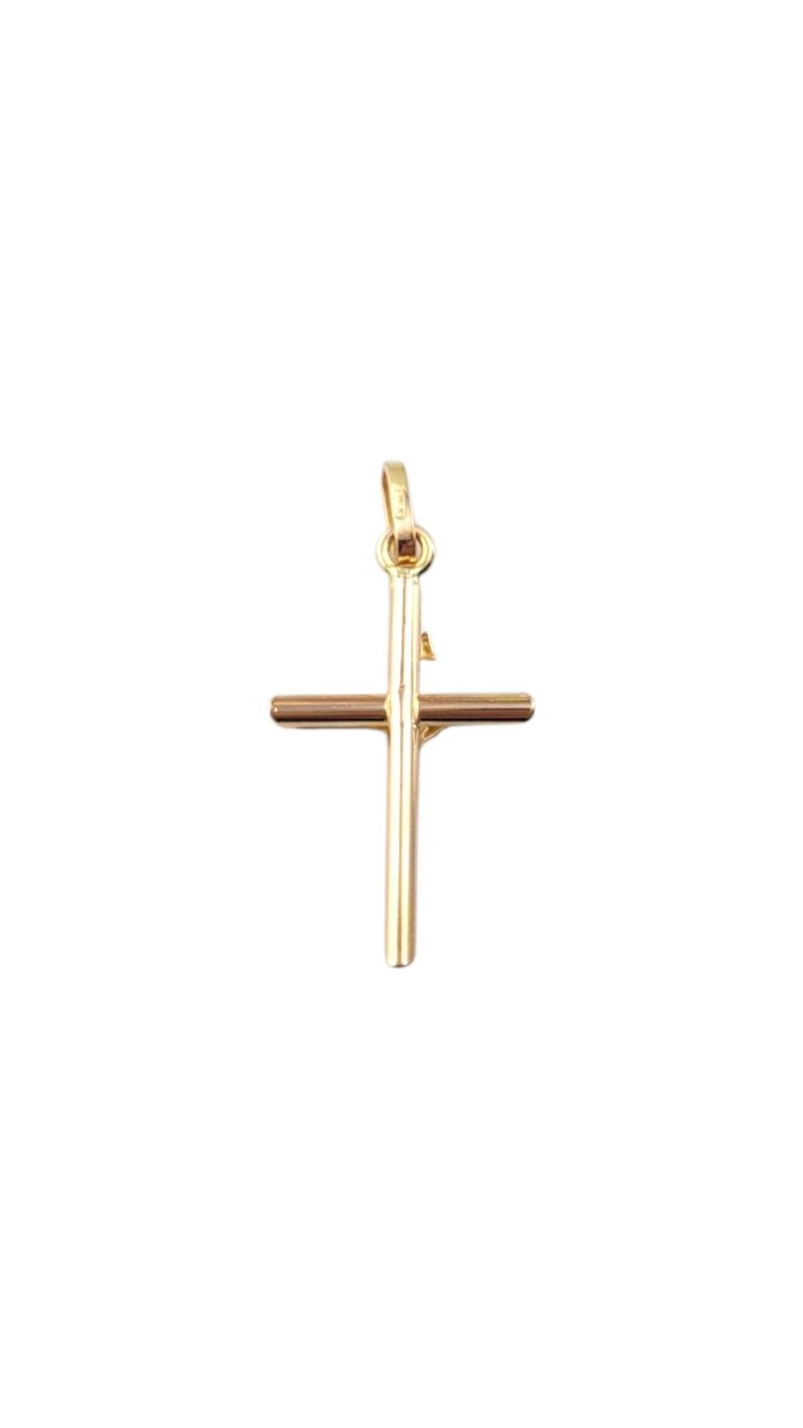 Pendentif crucifix en or jaune 14 carats

Ce pendentif crucifix en or jaune 14 carats est un symbole de foi intemporel, caractérisé par un travail artisanal complexe et une finition en or rayonnante. Idéal pour ceux qui souhaitent garder leurs