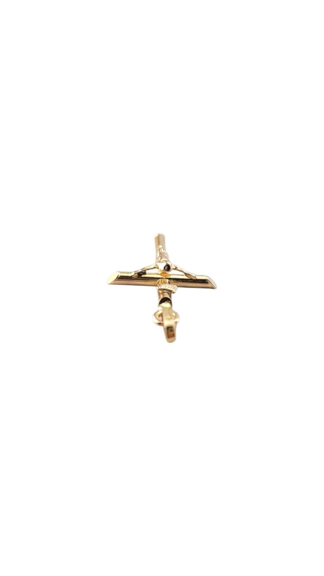 Pendentif Crucifix en or jaune 14 carats #21328 en vente 1
