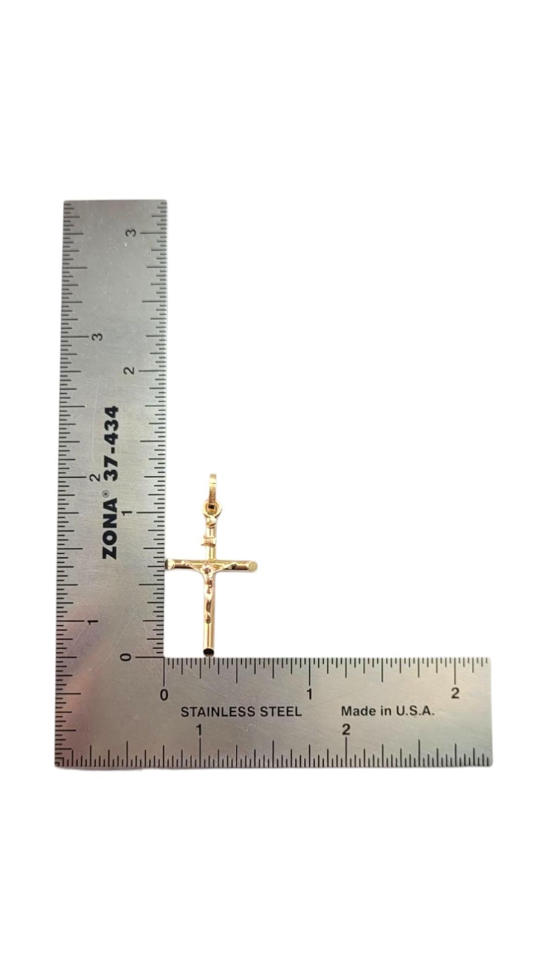 Pendentif Crucifix en or jaune 14 carats #21328 en vente 4