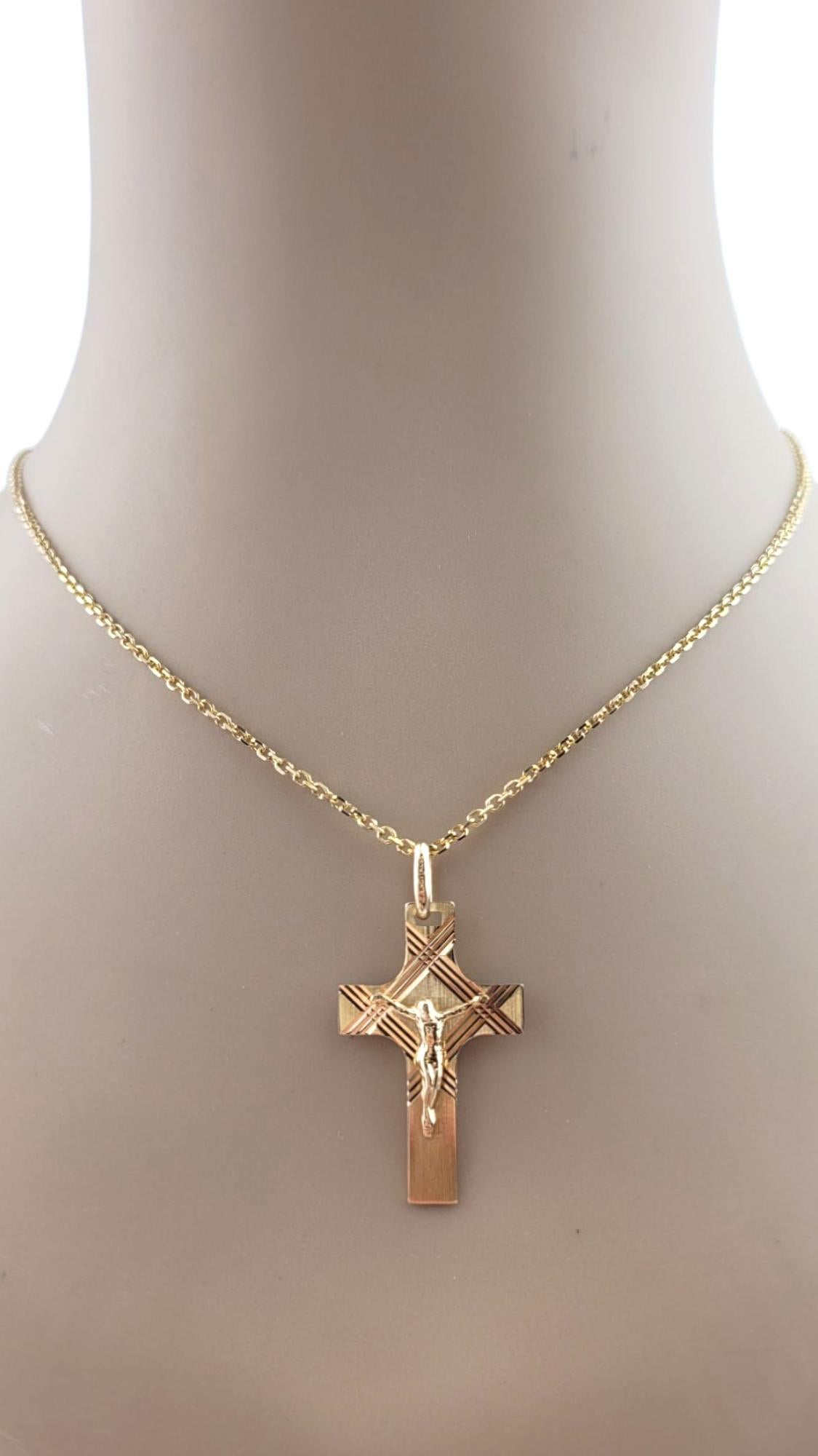 Pendentif Crucifix en or jaune 14 carats #22261 en vente 6