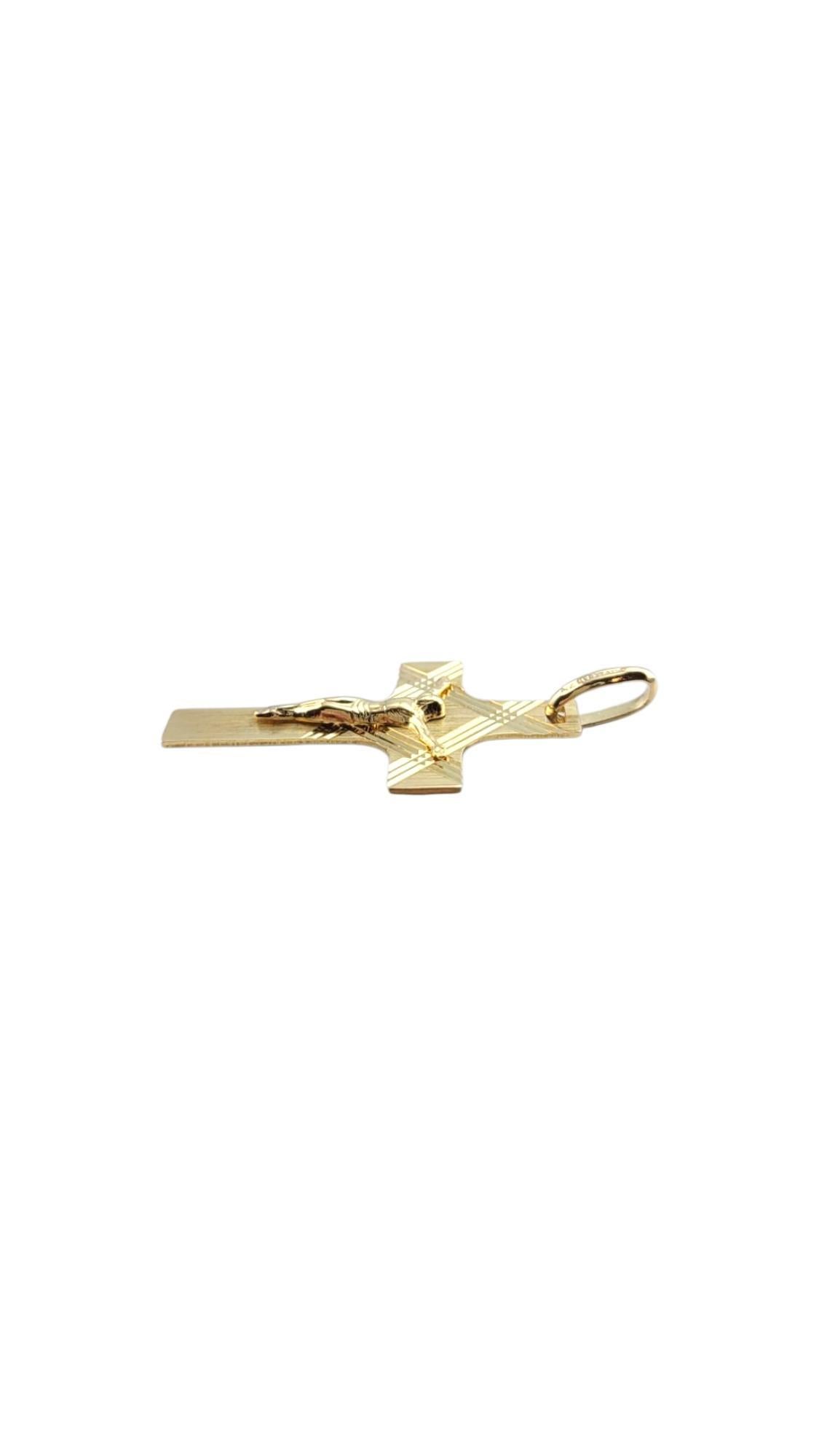 Pendentif Crucifix en or jaune 14 carats #22261 en vente 1