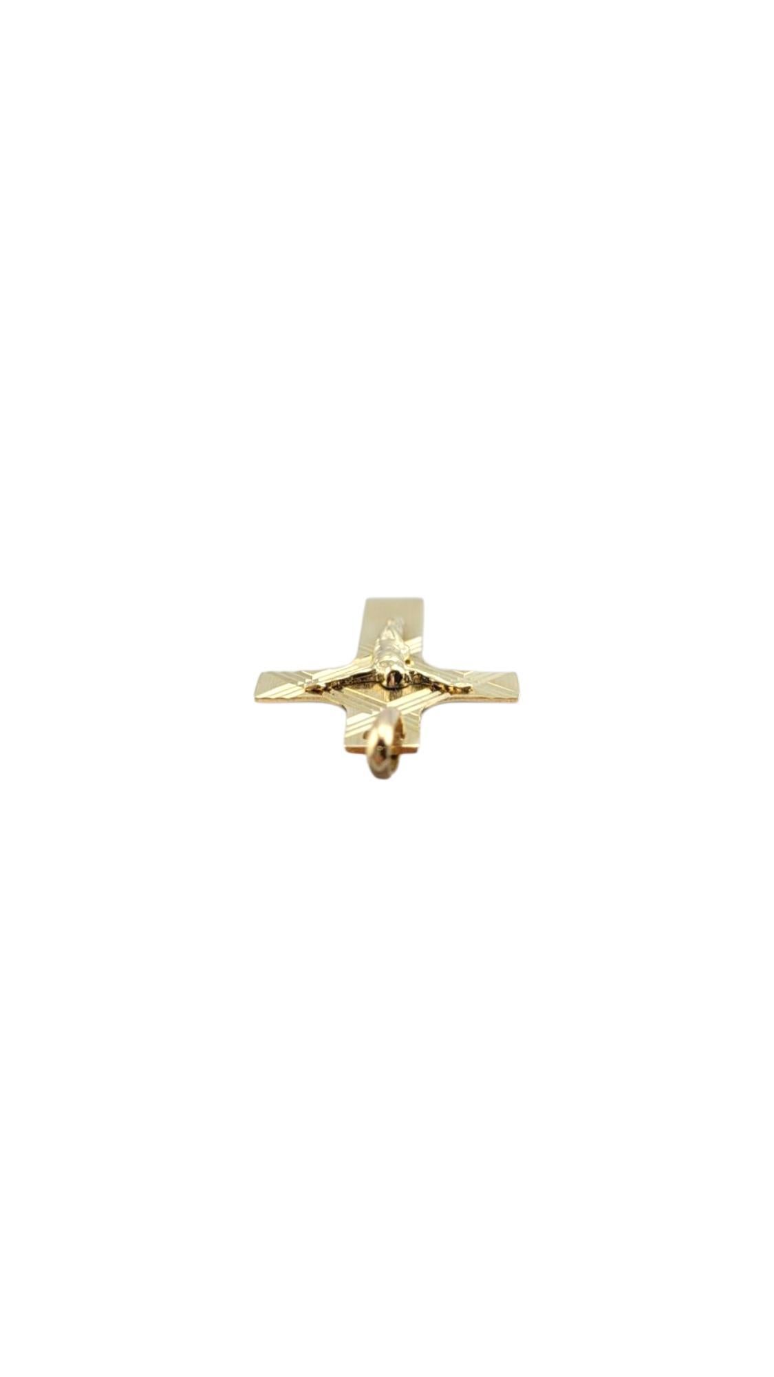 Pendentif Crucifix en or jaune 14 carats #22261 en vente 2