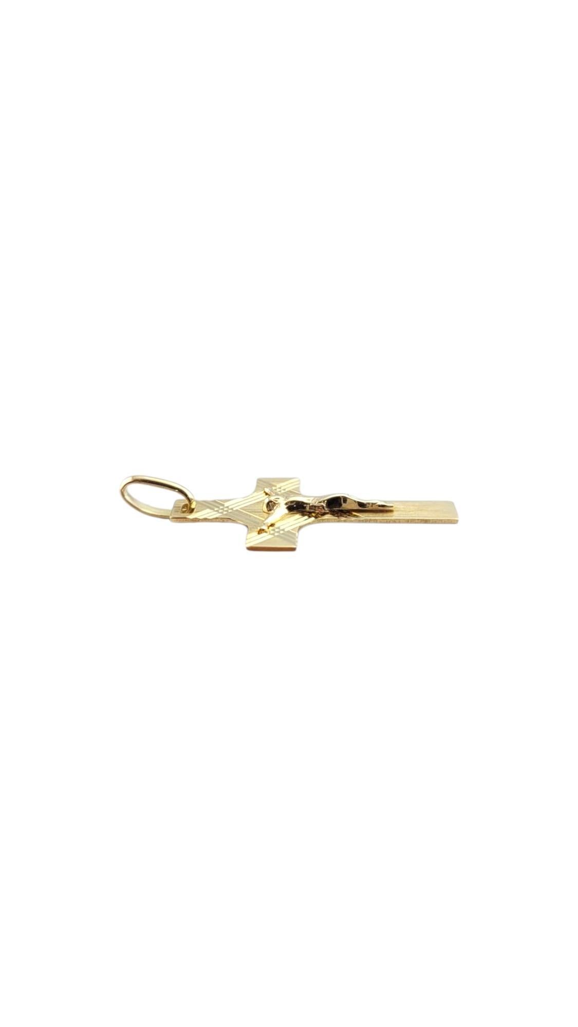 Pendentif Crucifix en or jaune 14 carats #22261 en vente 3