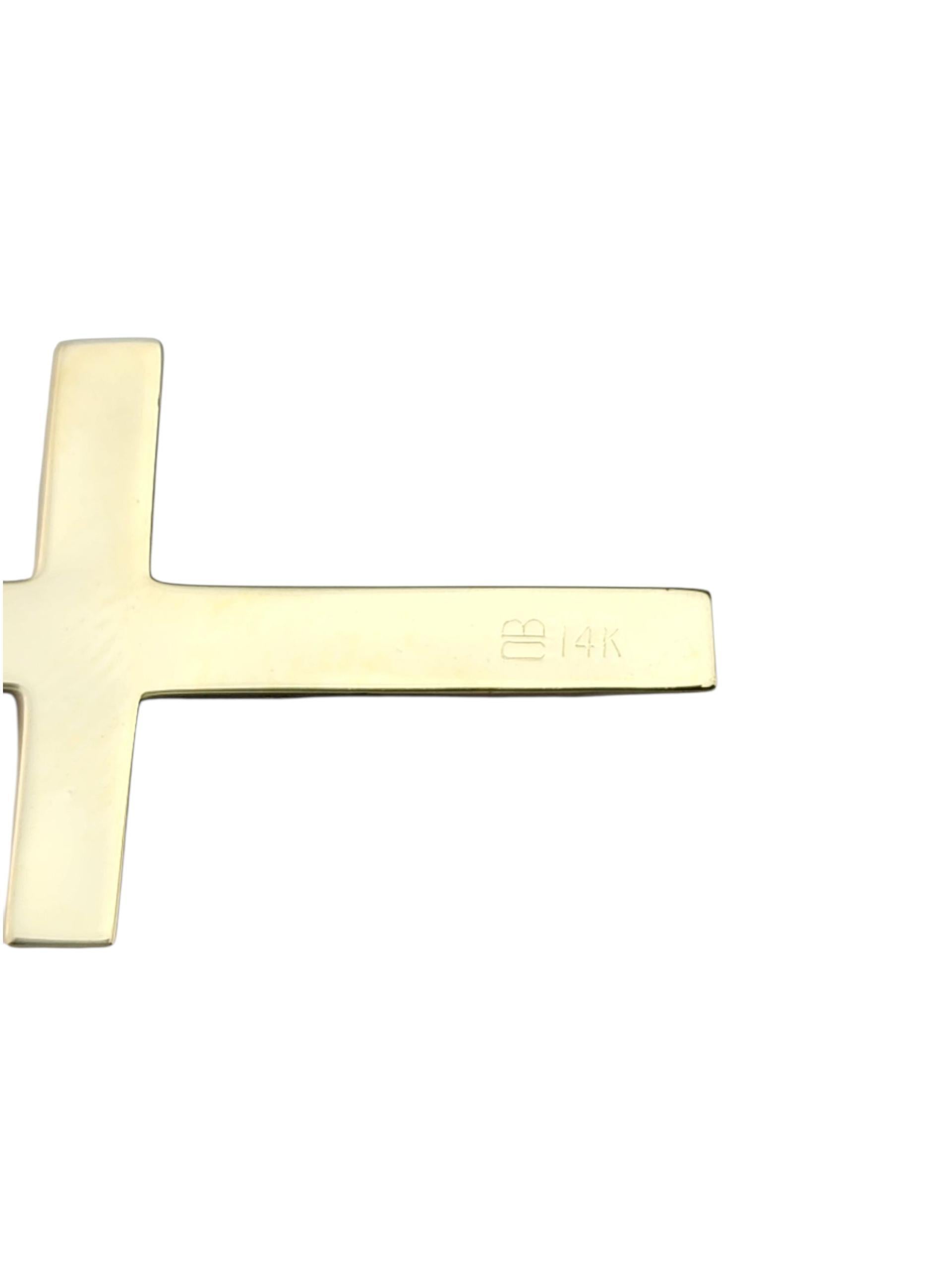 Pendentif Crucifix en or jaune 14 carats #23284 en vente 2