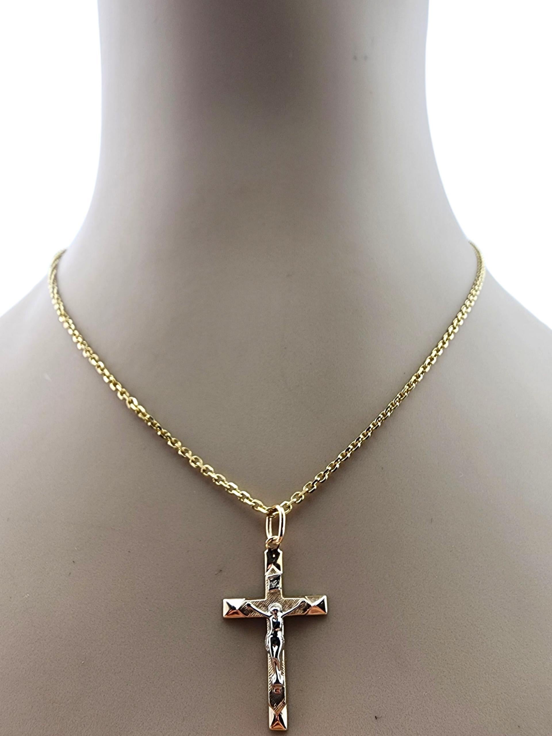 Pendentif Crucifix en or jaune 14 carats #23284 en vente 4