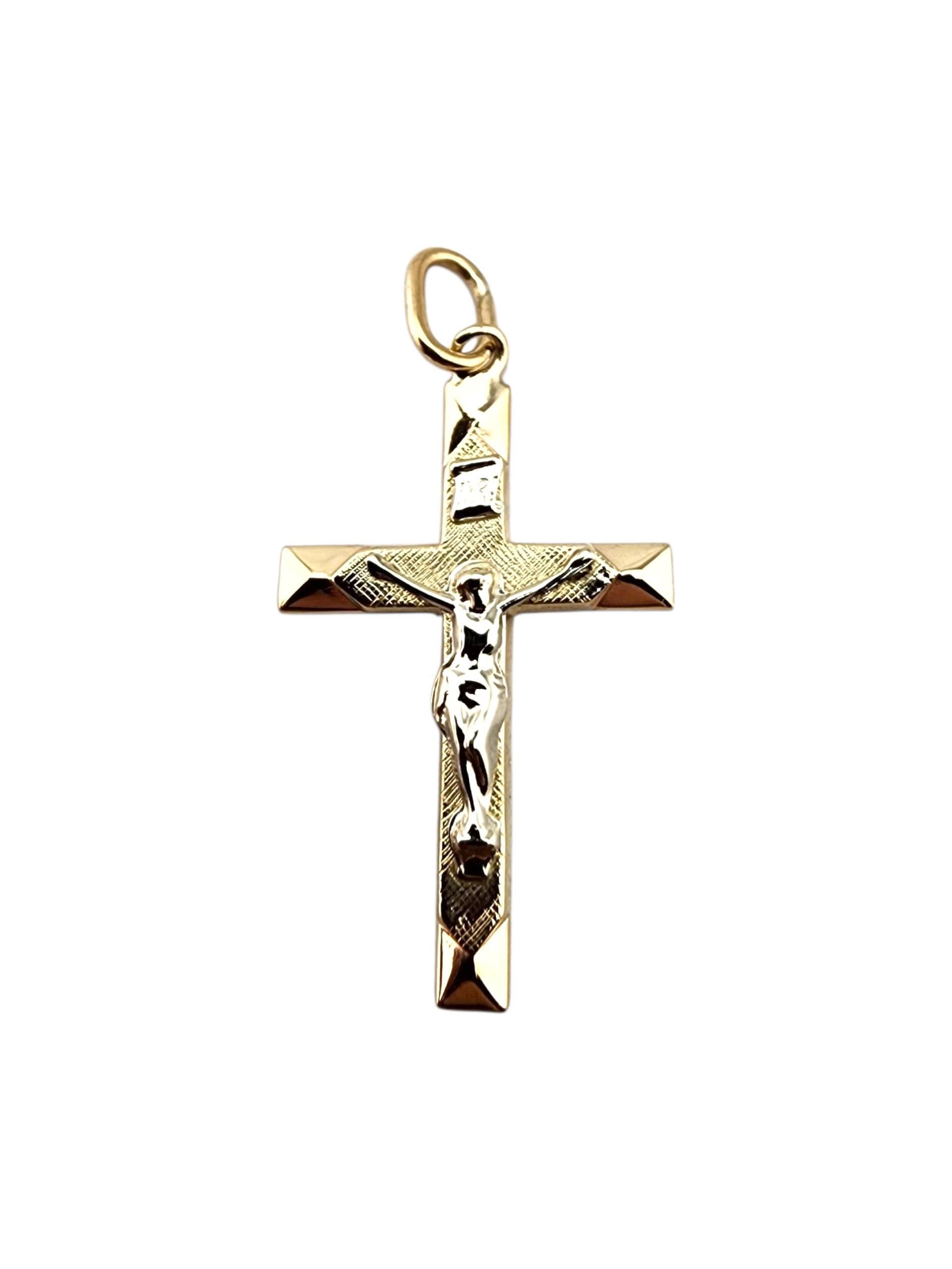 Pendentif Crucifix en or jaune 14 carats #23284