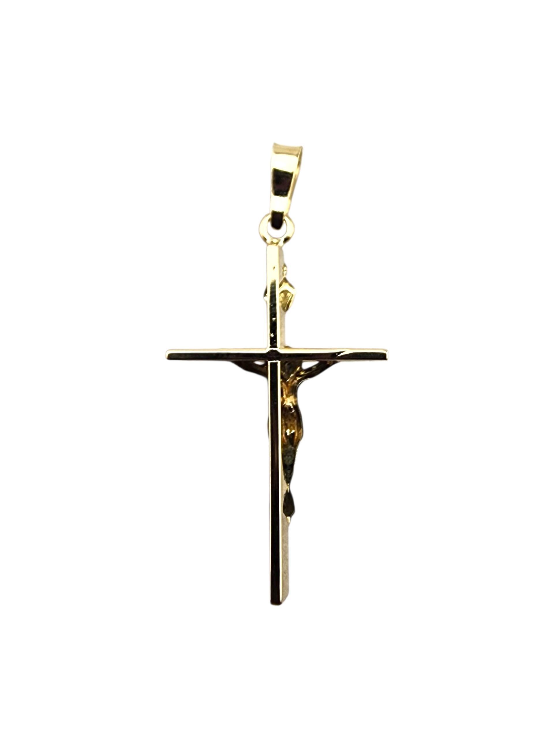 Contemporain Pendentif Crucifix en or jaune 14 carats #23289 en vente