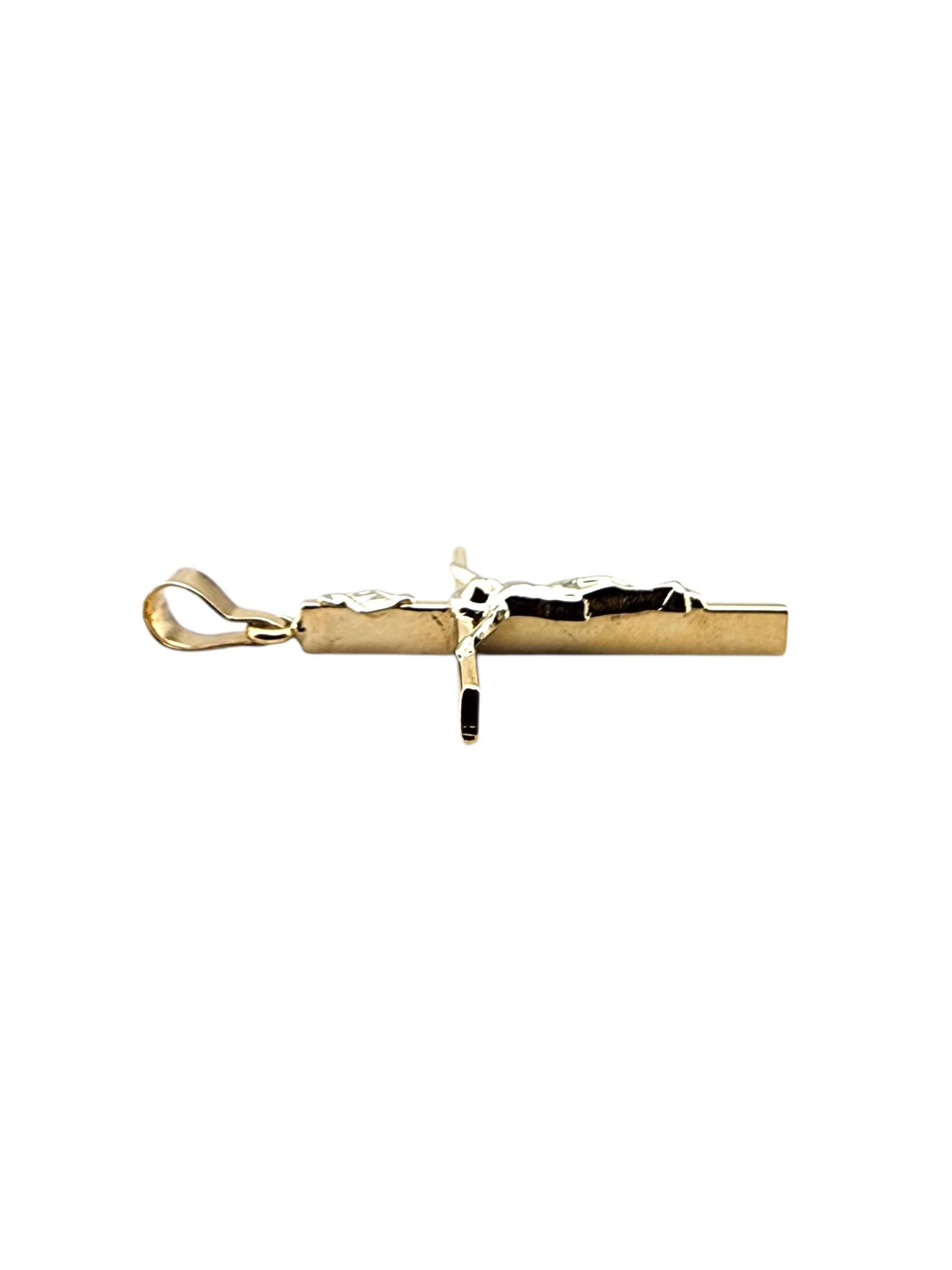 Pendentif Crucifix en or jaune 14 carats #23289 Bon état - En vente à Washington Depot, CT