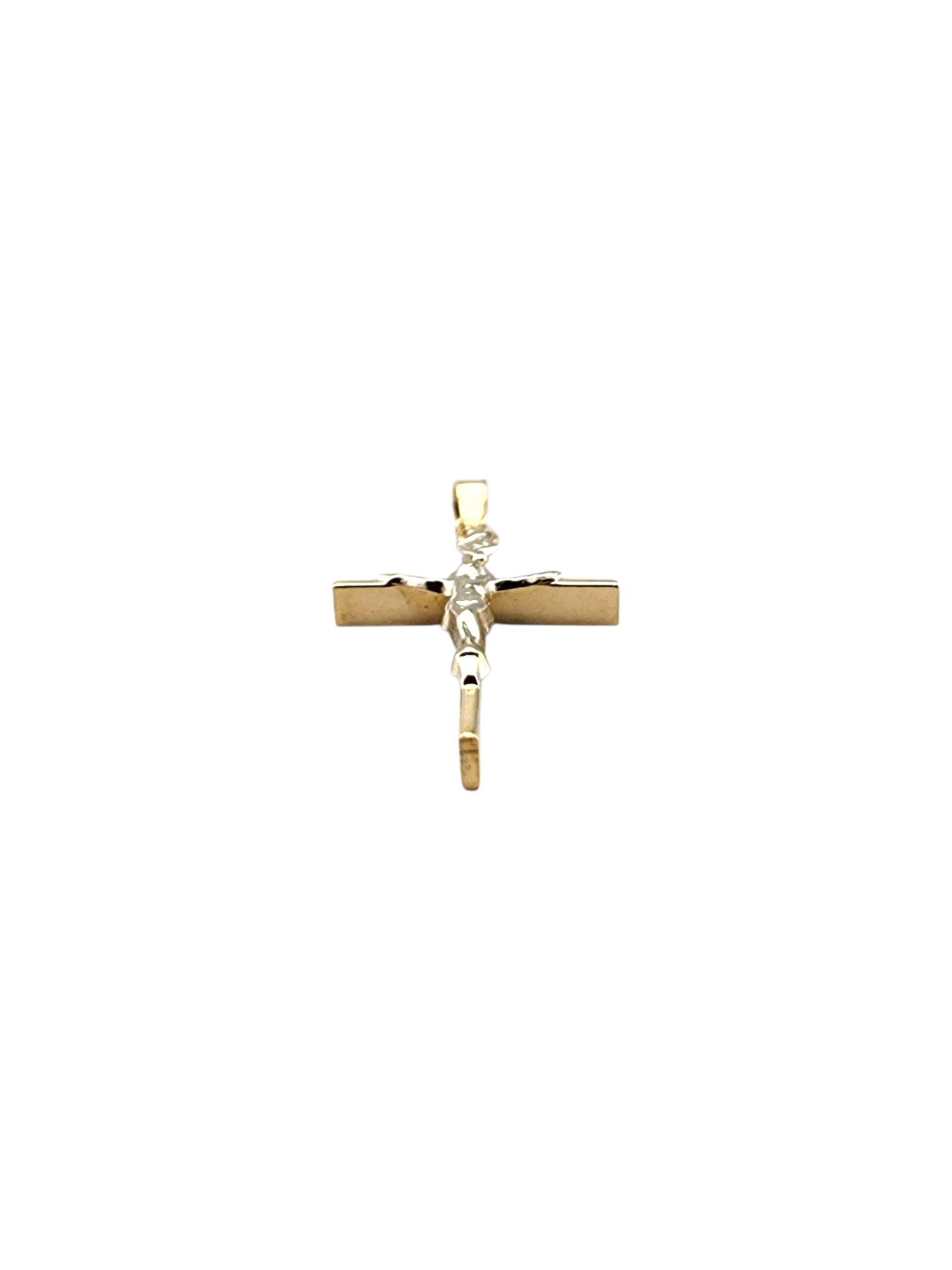 Pendentif Crucifix en or jaune 14 carats #23289 en vente 1