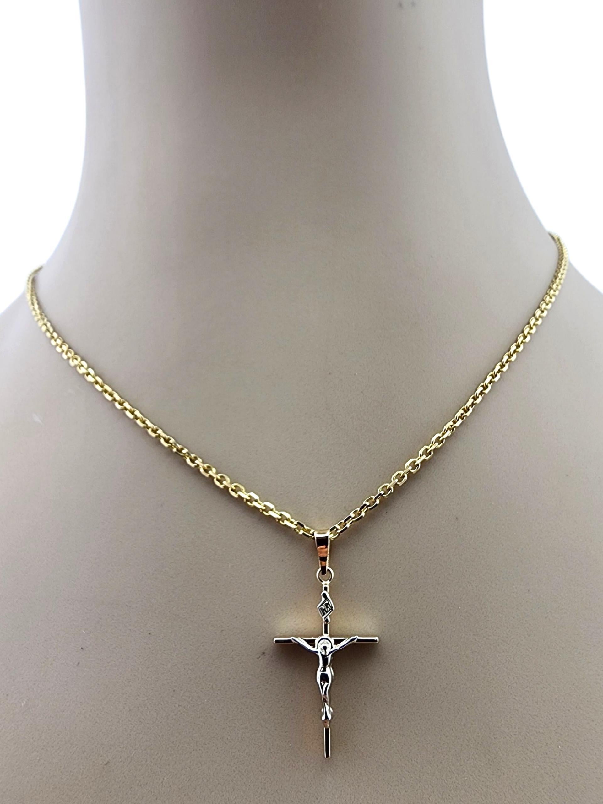 Pendentif Crucifix en or jaune 14 carats #23289 en vente 4