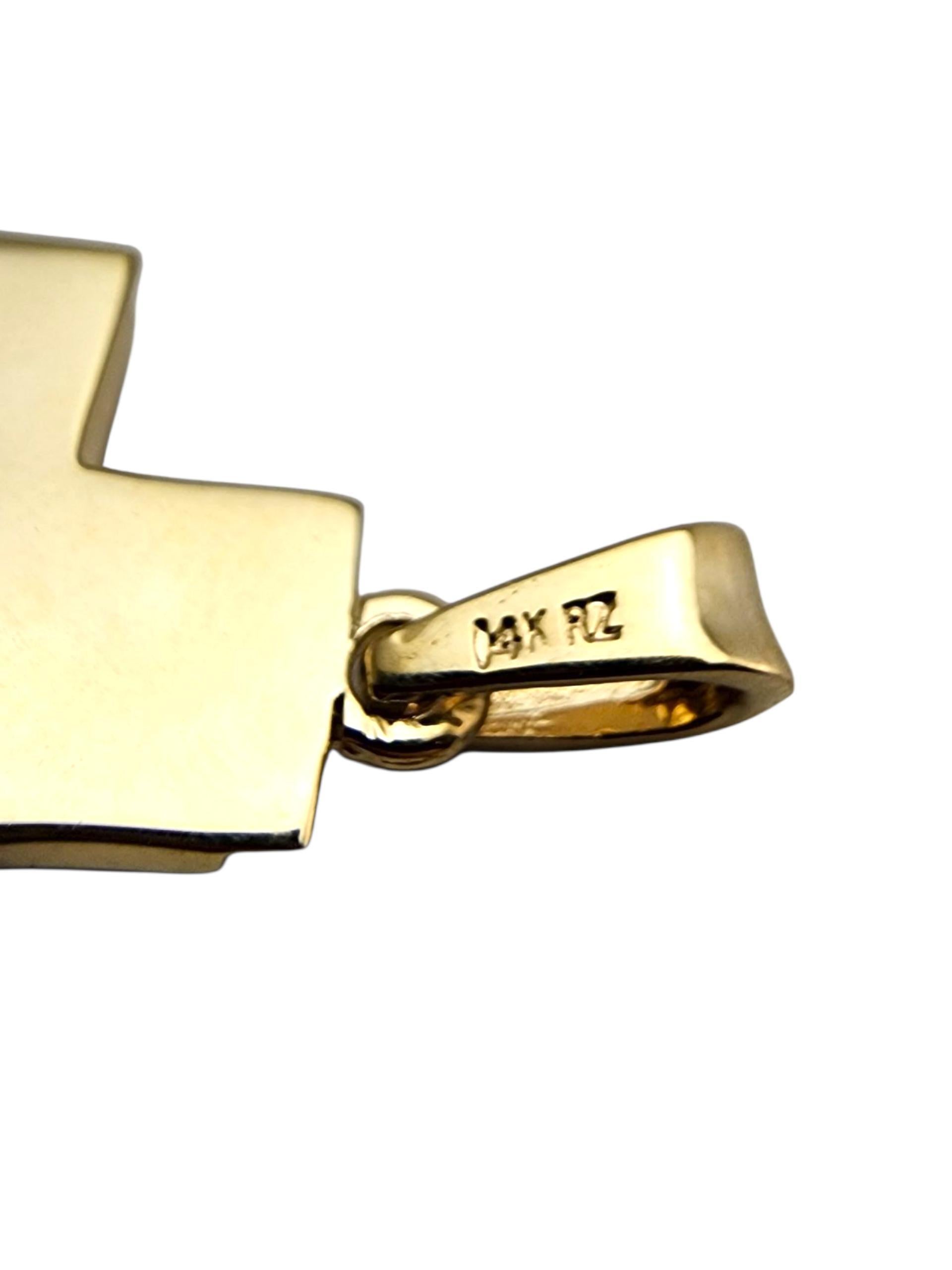 Pendentif Crucifix en or jaune 14 carats #23681 Pour femmes en vente