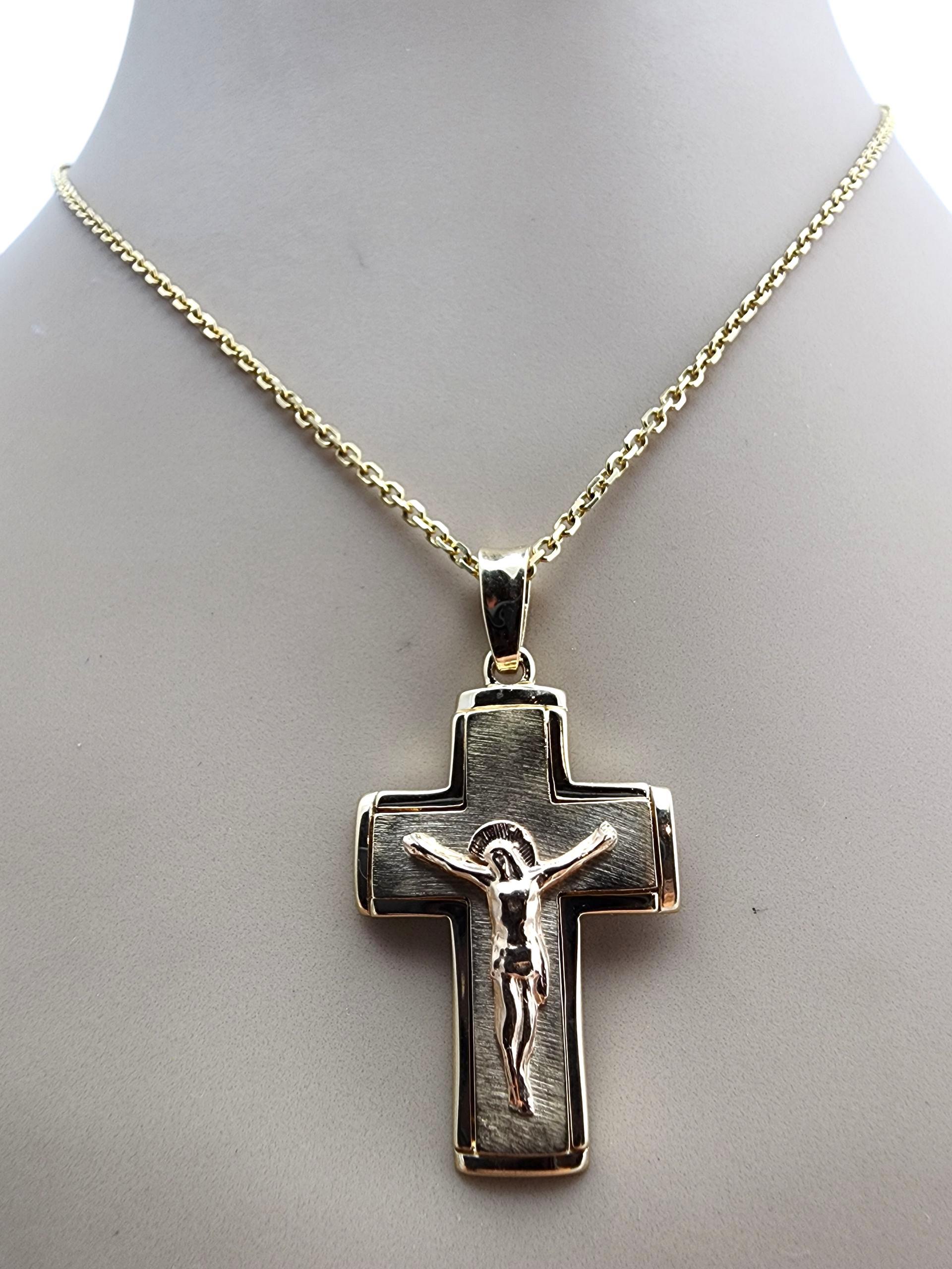 Pendentif Crucifix en or jaune 14 carats #23681 en vente 2