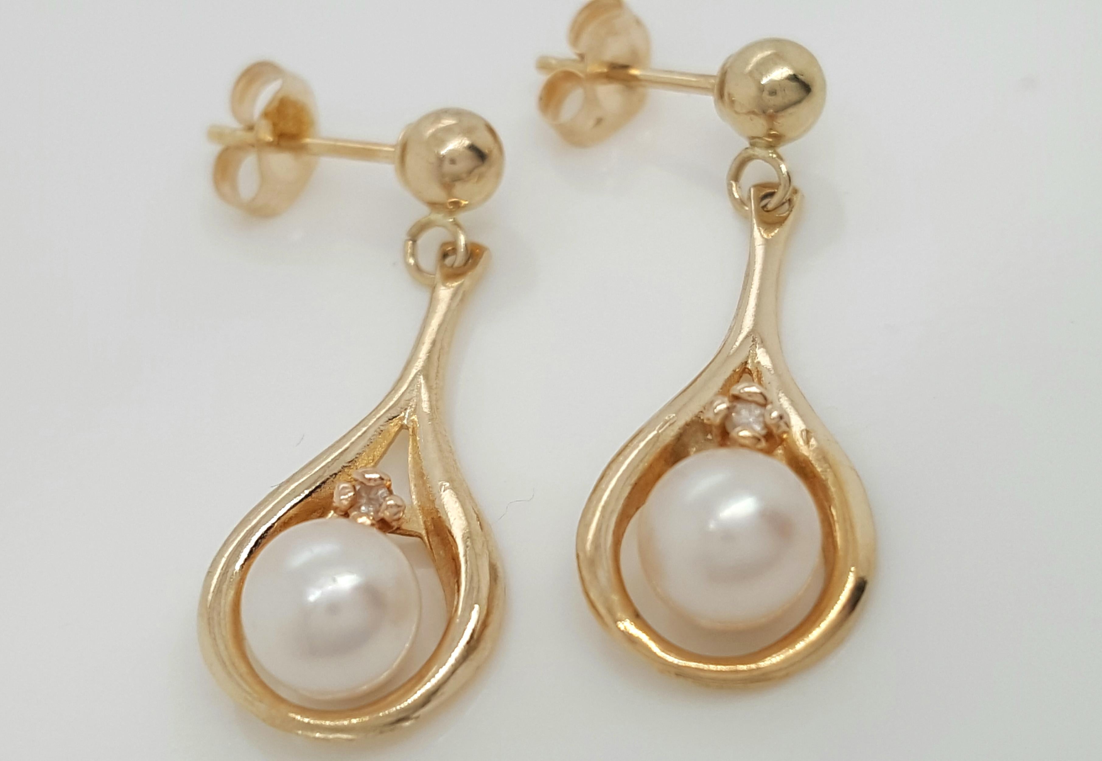 14 Karat Yellow Gold Cultured Akoya Pearl Dangle Earrings For Sale 1