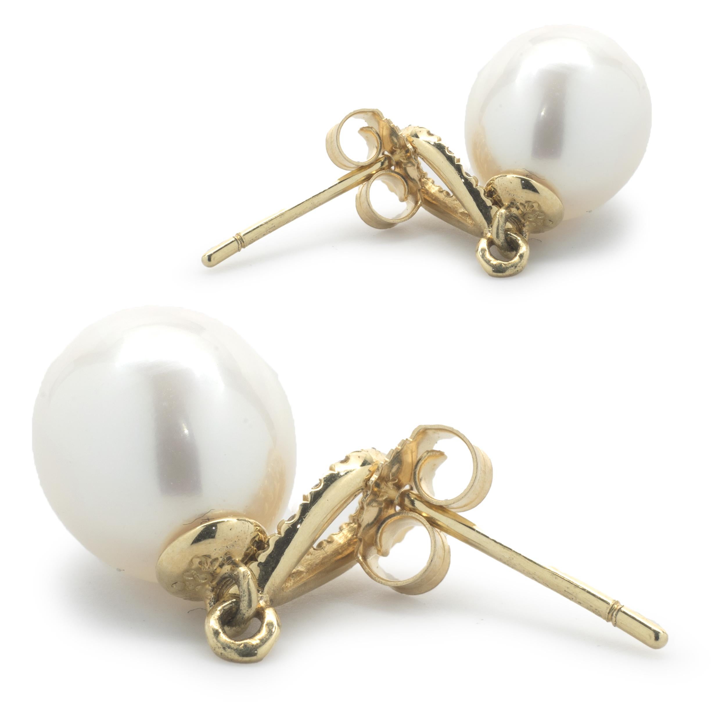 14 Karat Yellow Gold Cultured Freshwater Pearl and Diamond Drop Earrings In Excellent Condition In Scottsdale, AZ