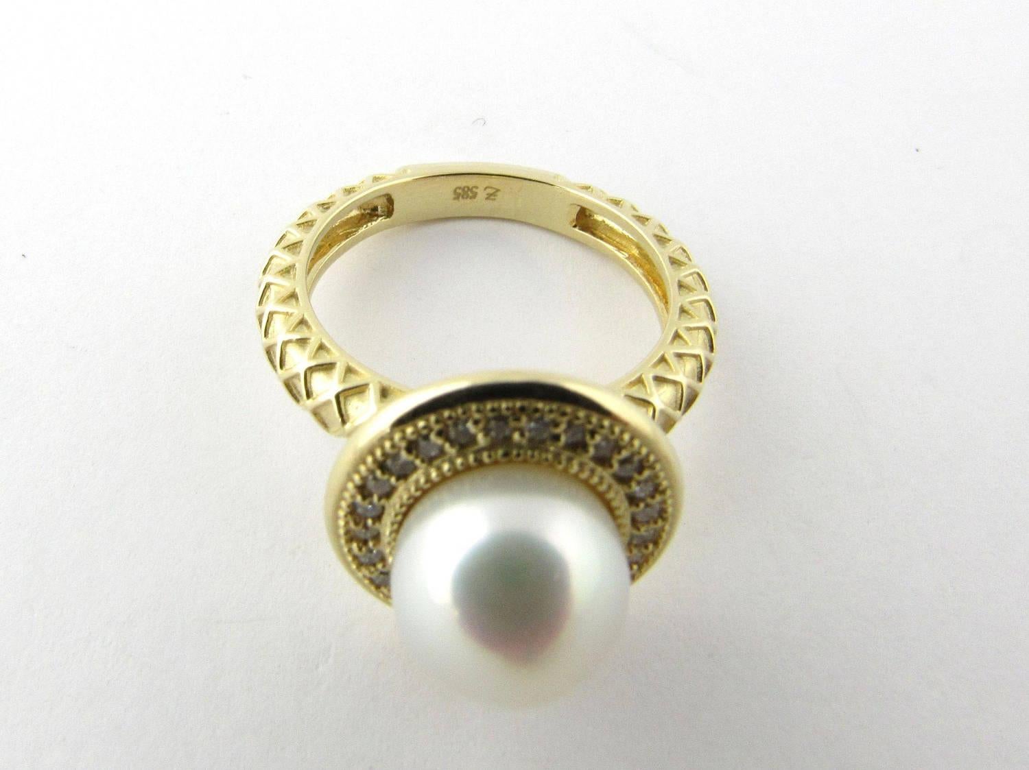 14 Karat Yellow Gold Cultured Pearl and Diamond Ring In Good Condition In Washington Depot, CT