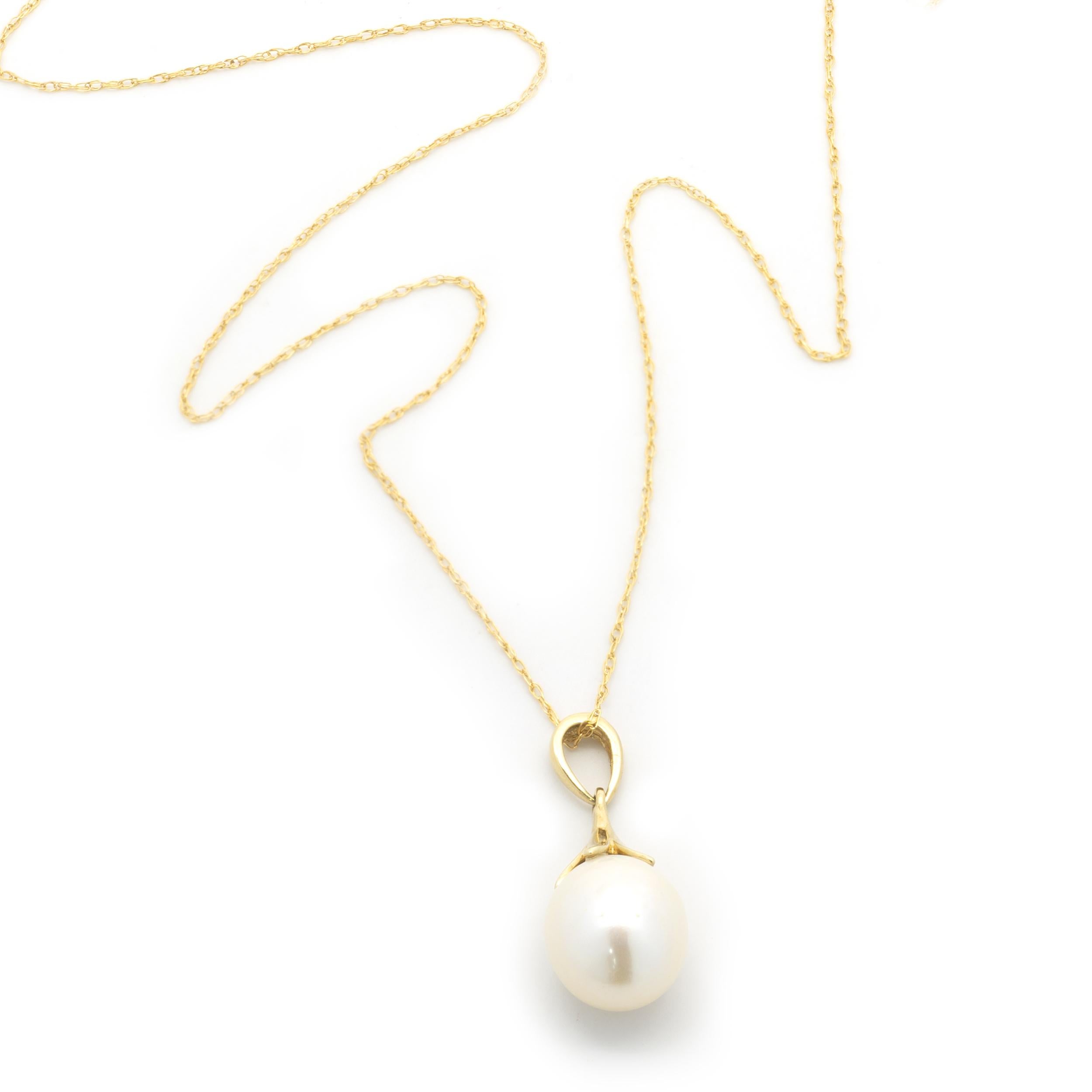 Round Cut 14 Karat Yellow Gold Cultured Pearl Necklace