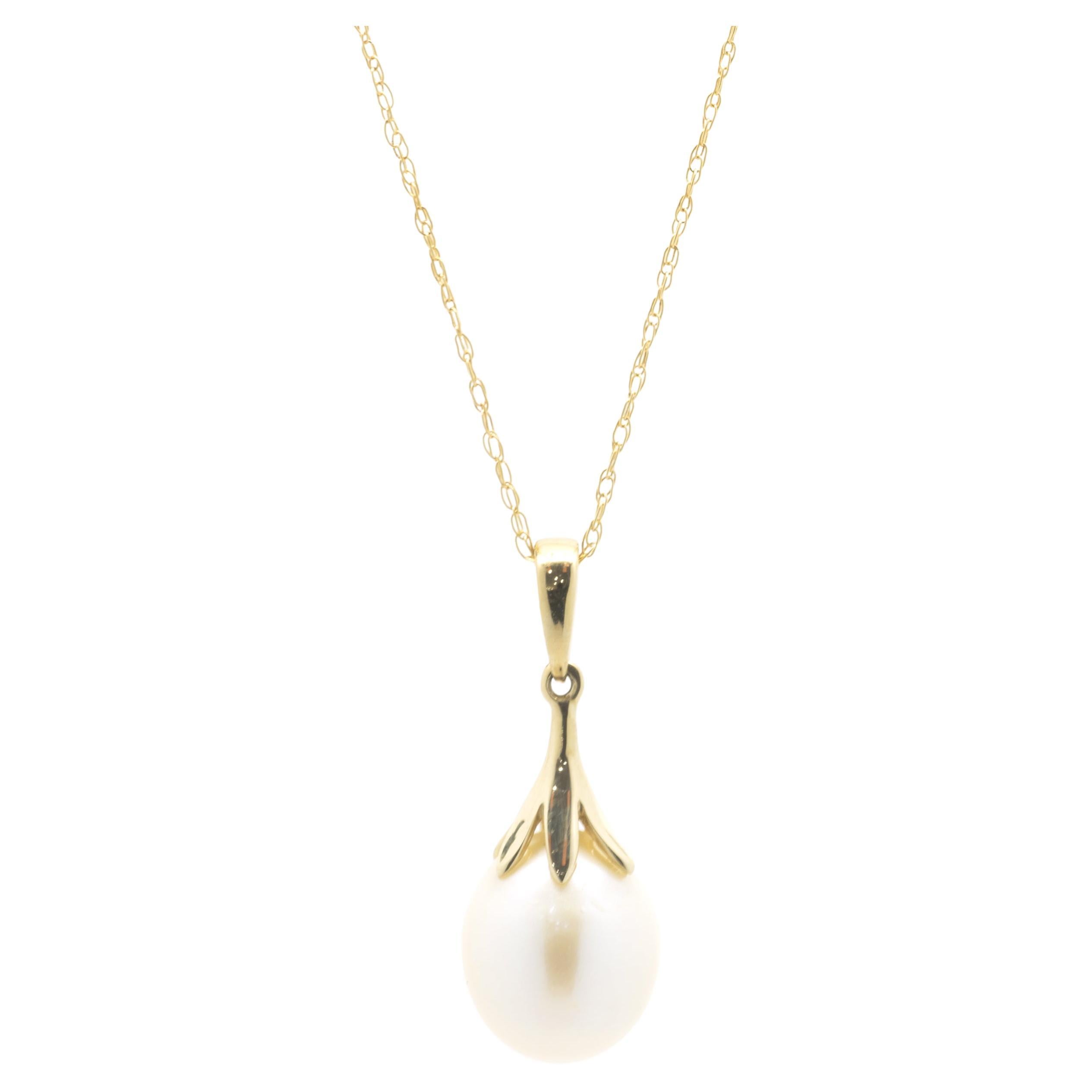 14 Karat Yellow Gold Cultured Pearl Necklace