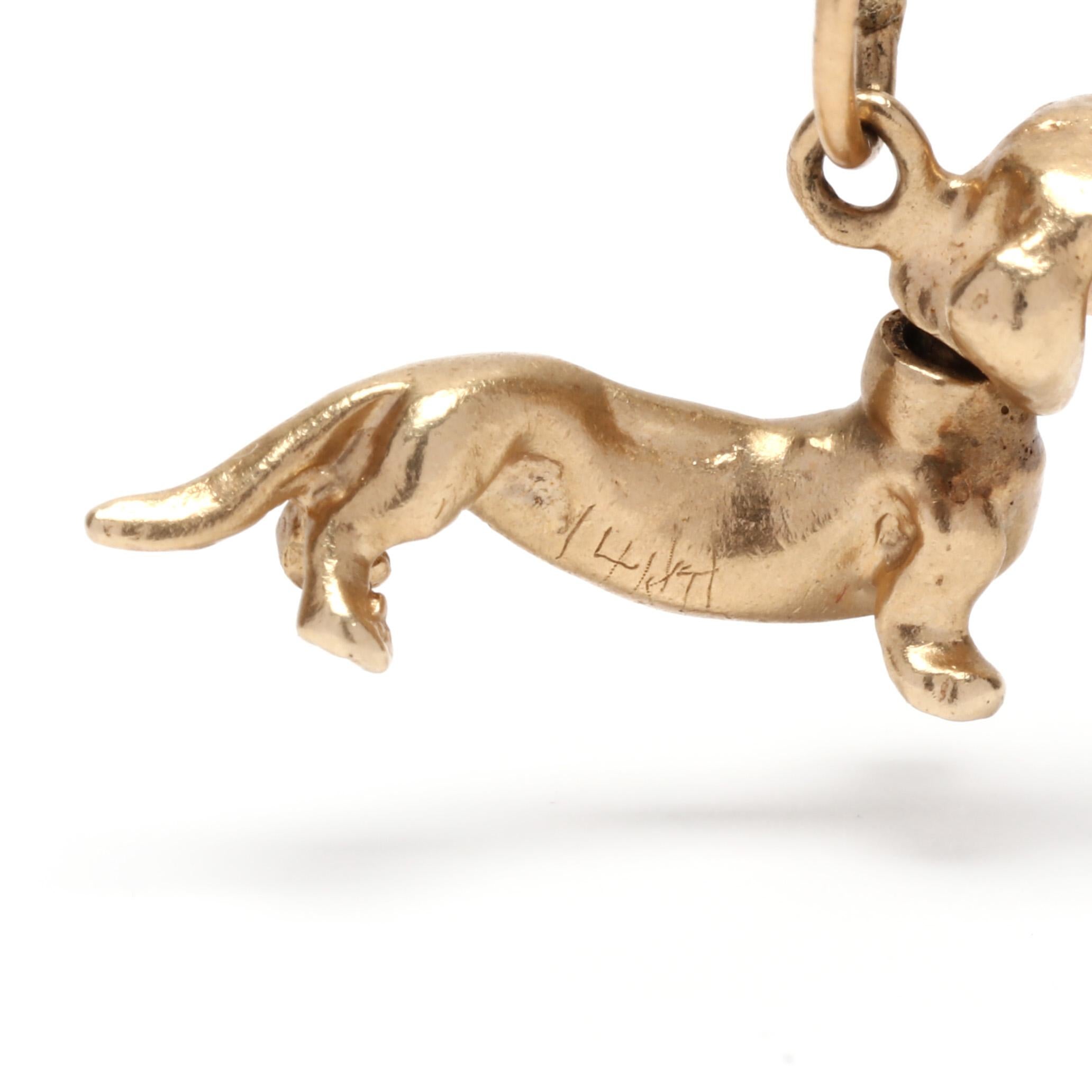 A vintage 14 karat yellow gold dachschund dog charm. This charm features a mini dachshund dog motif with a moveable head.


Length: 1/2 in.



Width: 7/8 in.



Weight: 1.5 dwts.