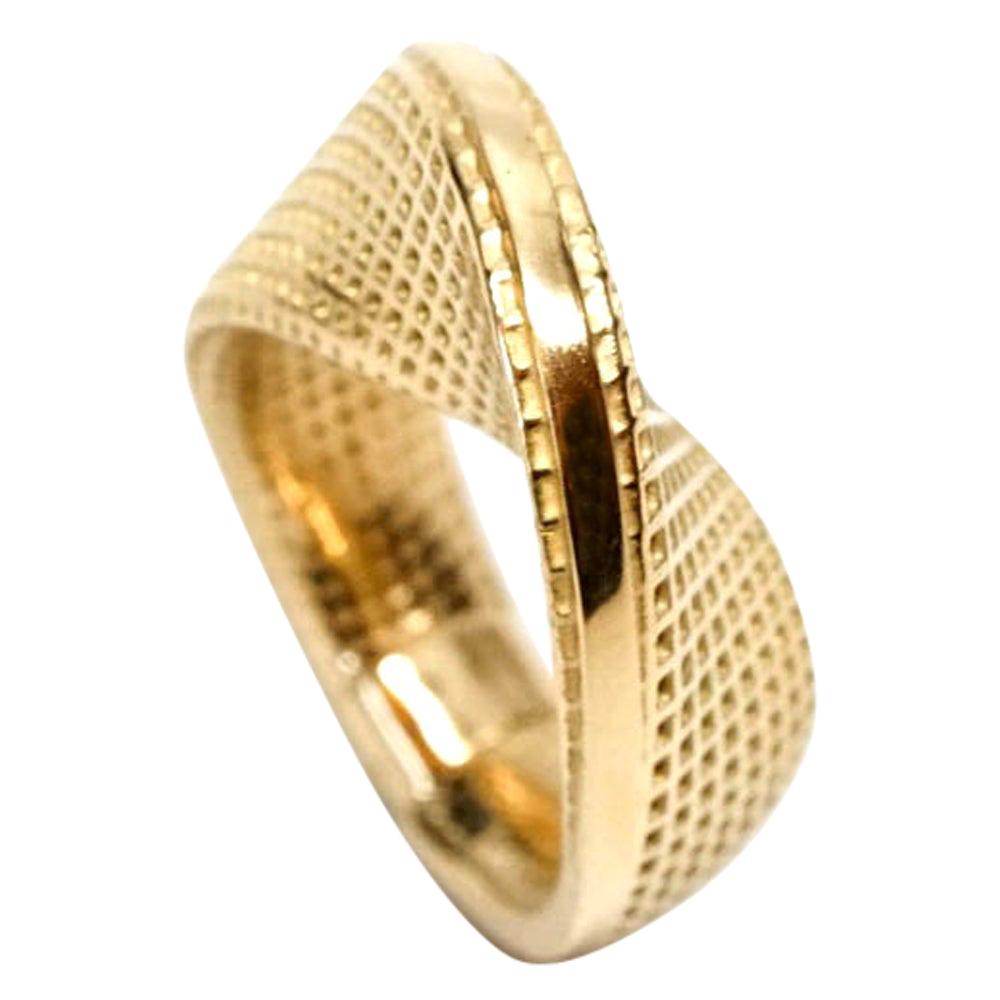 14 Karat Yellow Gold Dainty Slim Mobius Ring