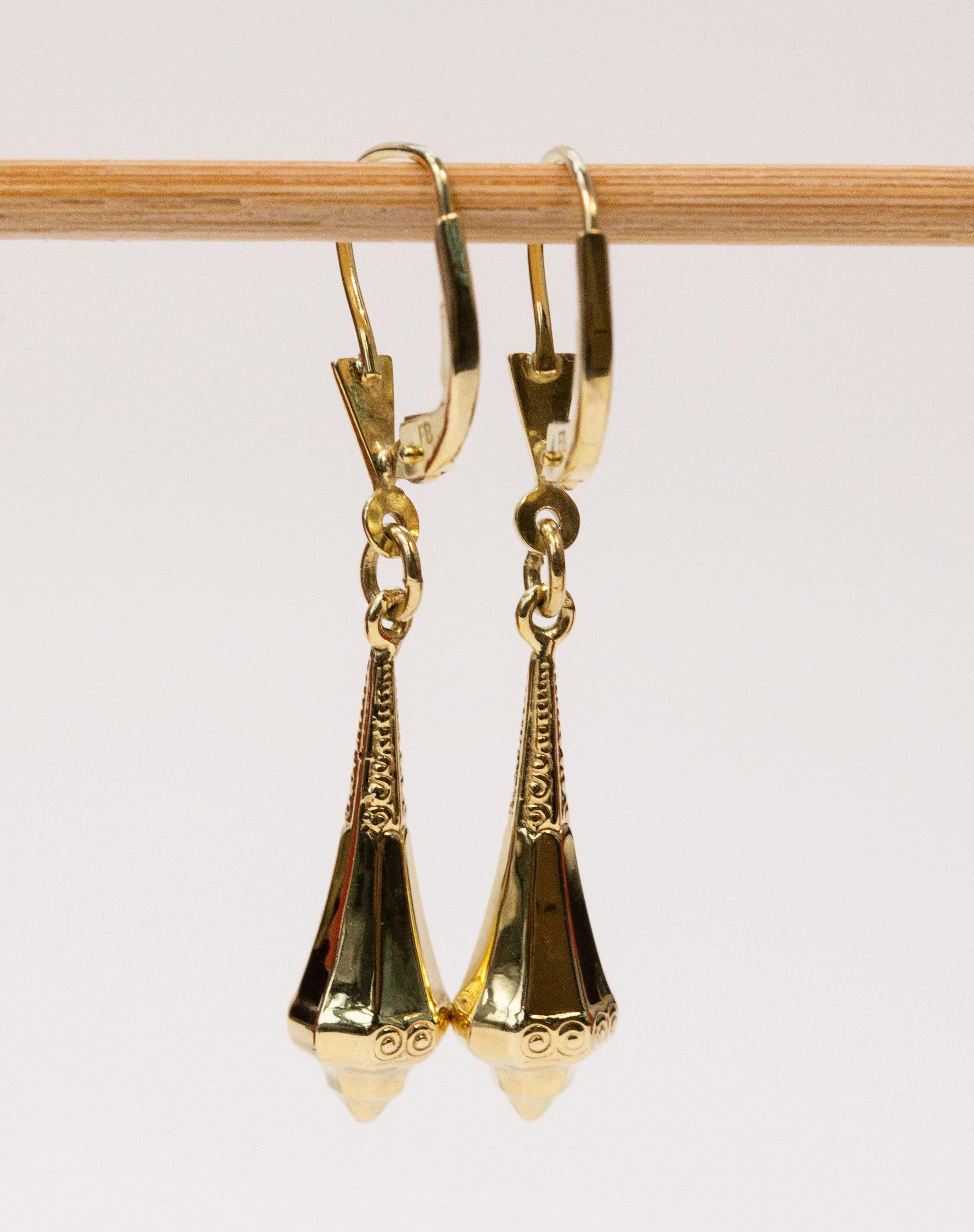 Orecchini pendenti in oro giallo 14 carati CA. 1950s in vendita 2