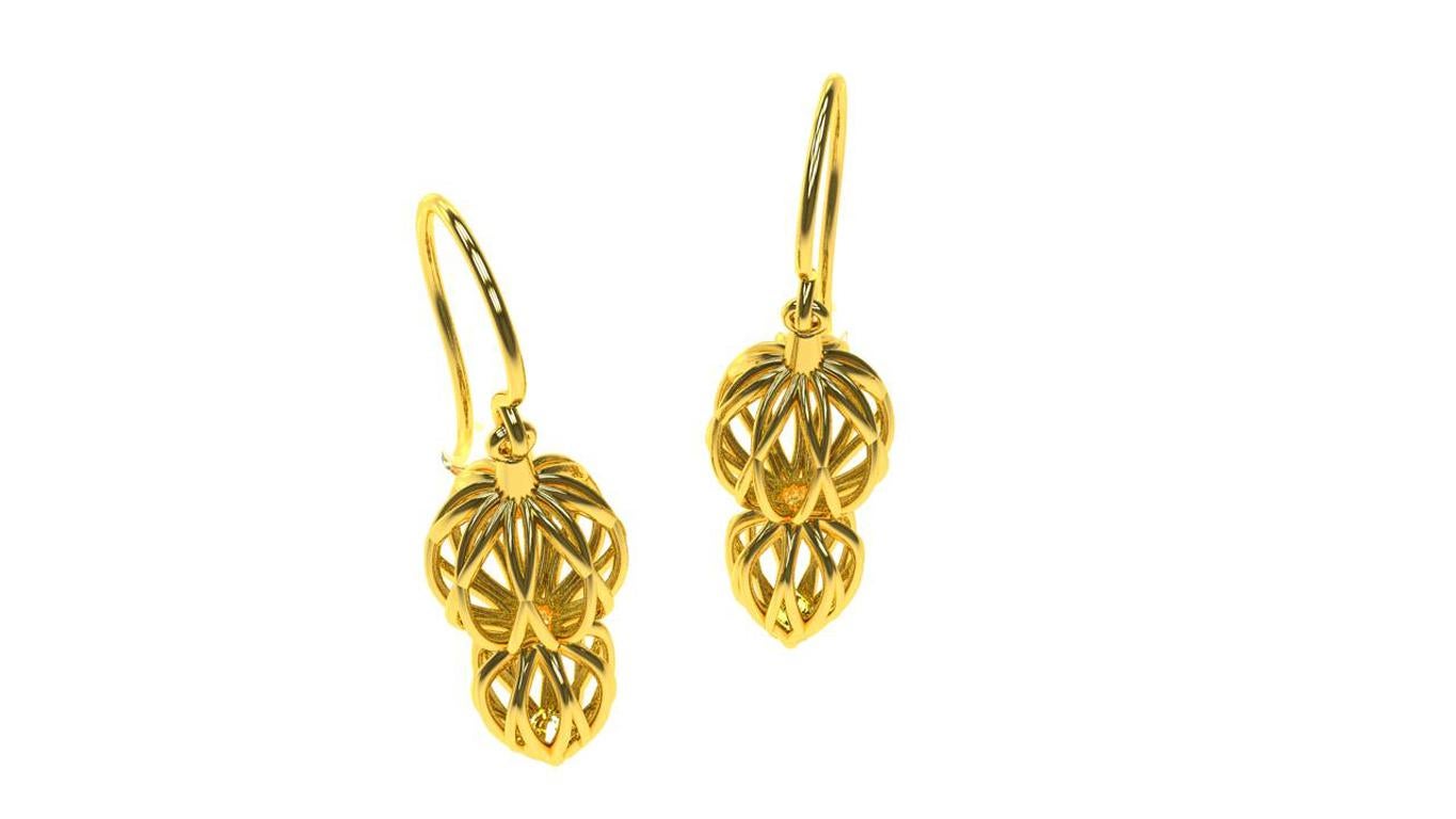 Série de boucles d'oreilles dentelle Arabesque : Ces boucles d'oreilles en or jaune 14 carats sont le fruit d'un certain nombre d'inspirations. J'utilise mes idées sculpturales avec des motifs moirés, 3 dimensions, de la dentelle et de la géométrie