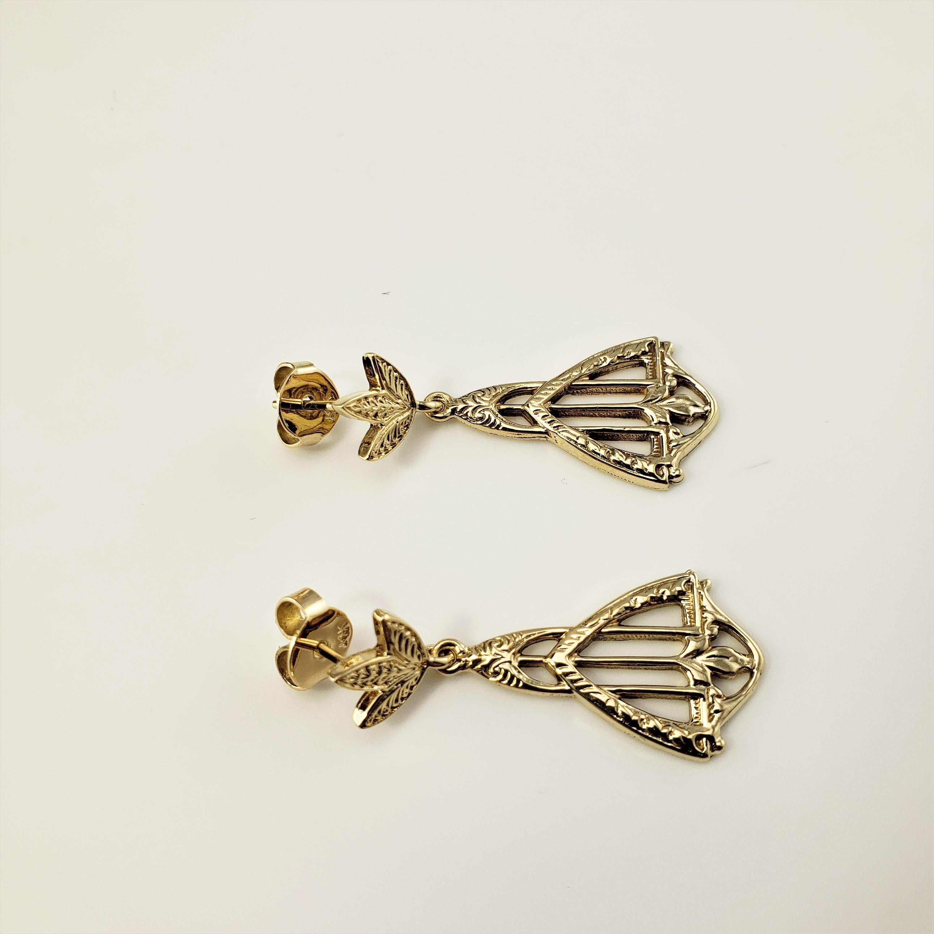 14 Karat Yellow Gold Dangle Earrings In Good Condition For Sale In Washington Depot, CT