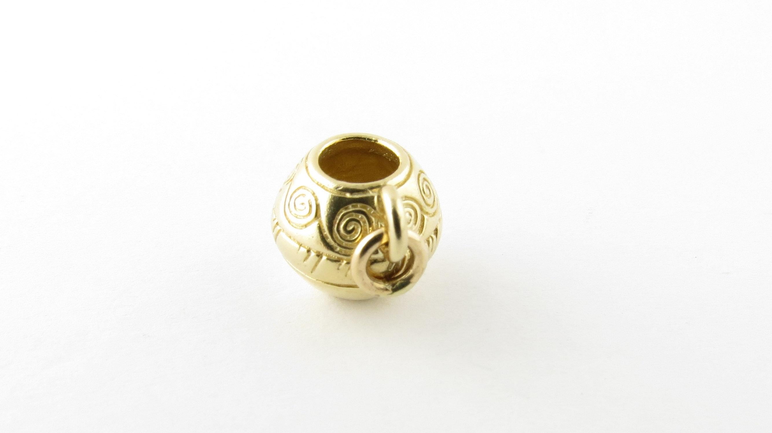 14 Karat Yellow Gold Decorative Urn Charm 3