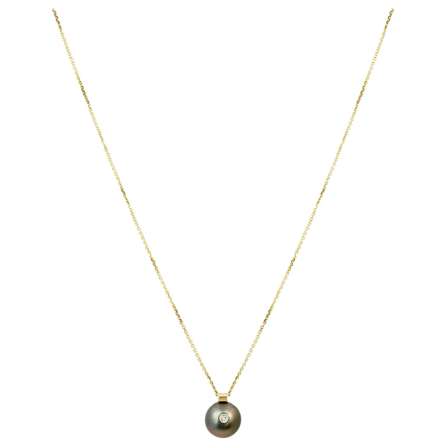 14 Karat Yellow Gold Diamond and Black Pearl Necklace