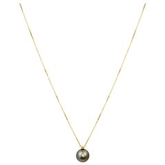 14 Karat Yellow Gold Diamond and White Pearl Necklace For Sale at 1stDibs