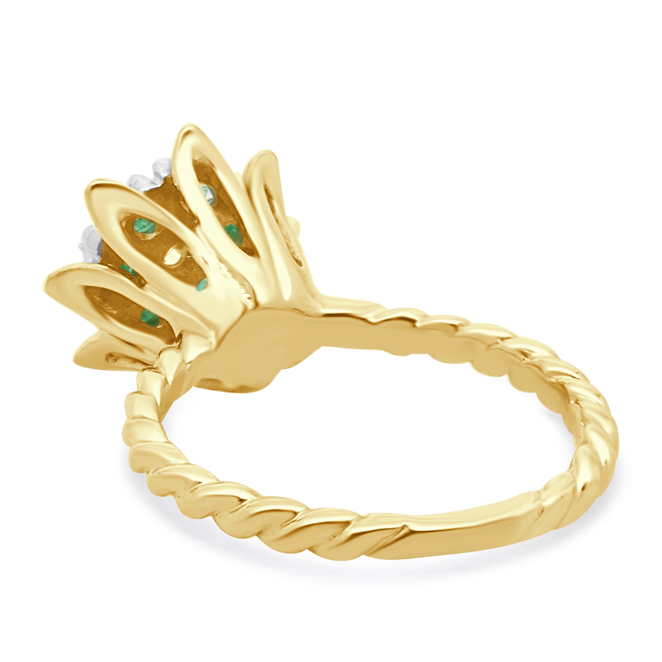 Anello con diamante e fiore di smeraldo in oro giallo 14 carati In condizioni ottime in vendita a Scottsdale, AZ