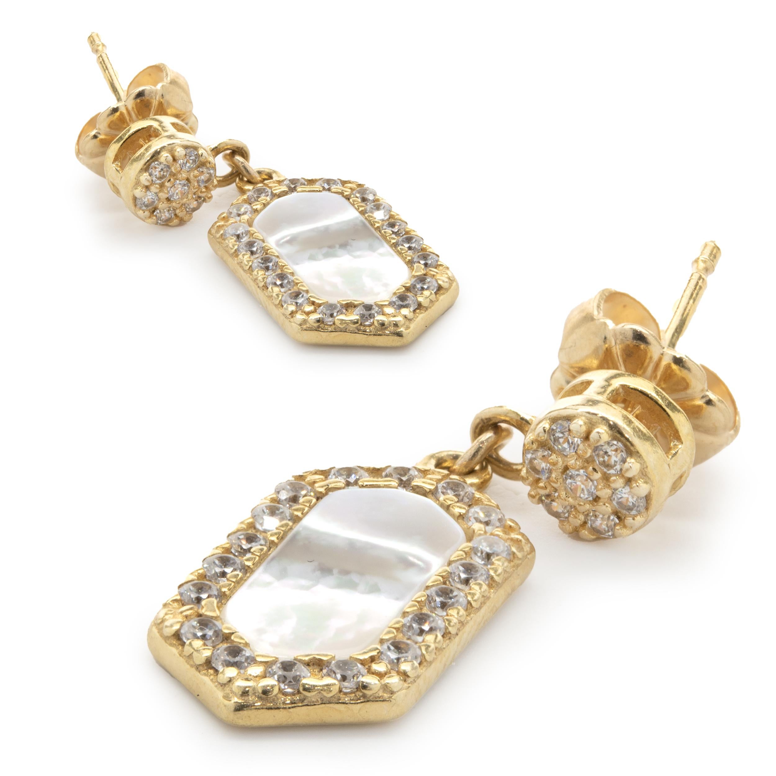 14 Karat Yellow Gold Diamond and Mother of Pearl Drop Earrings In Excellent Condition For Sale In Scottsdale, AZ