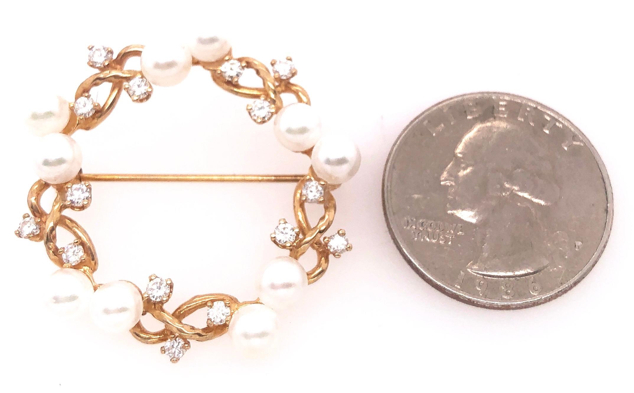 14 Karat Yellow Gold Diamond and Pearl Circle Brooch For Sale 1