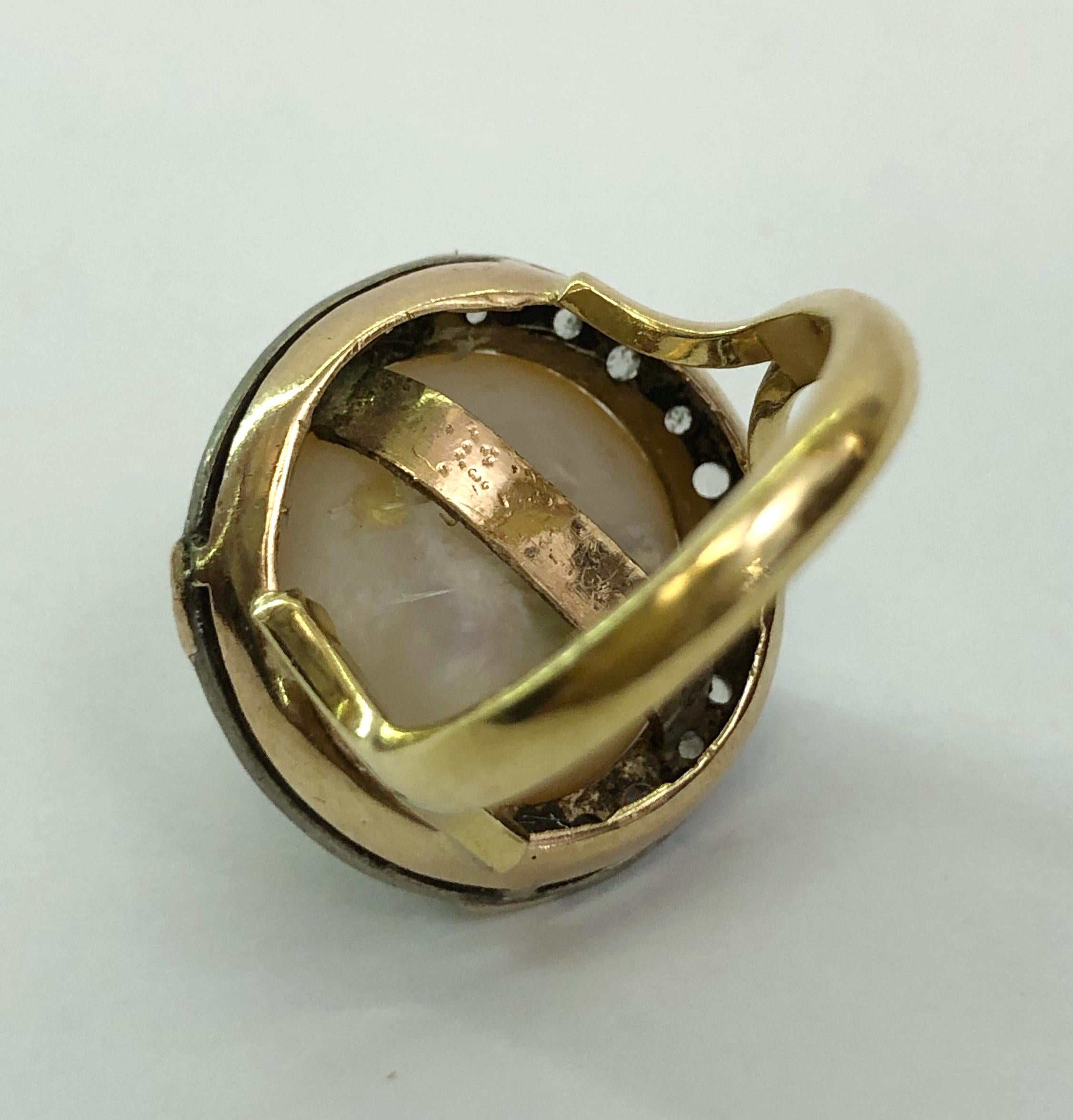 Taille brillant Bague en or jaune 14 carats avec diamants et perles en vente