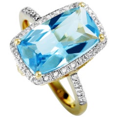 14 Karat Yellow Gold Diamond and Topaz Rectangle Ring 14 Karat Yellow Gold Diamond and Topaz Rectangle Ring