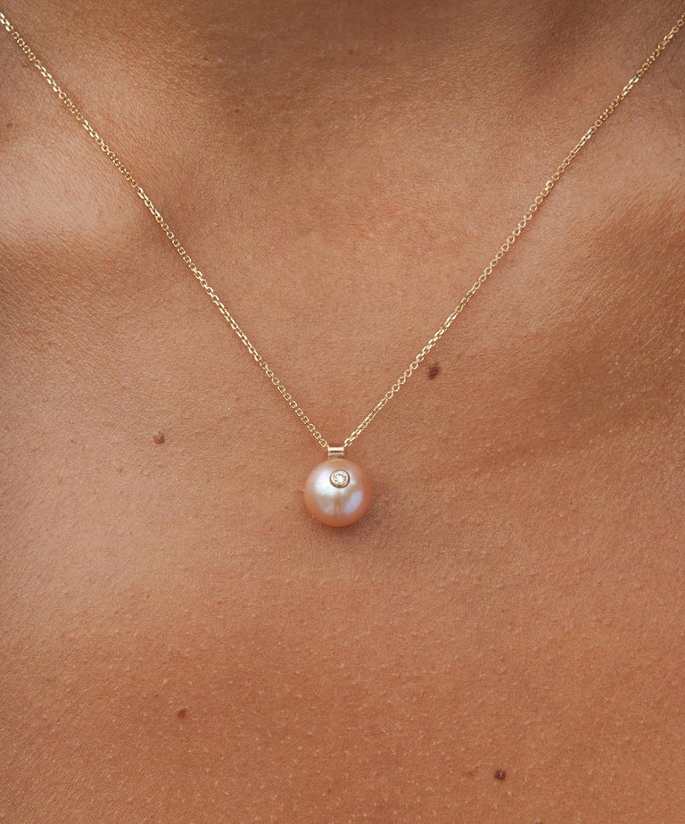 14 Karat Yellow Gold Diamond and White Pearl Necklace For Sale at 1stDibs